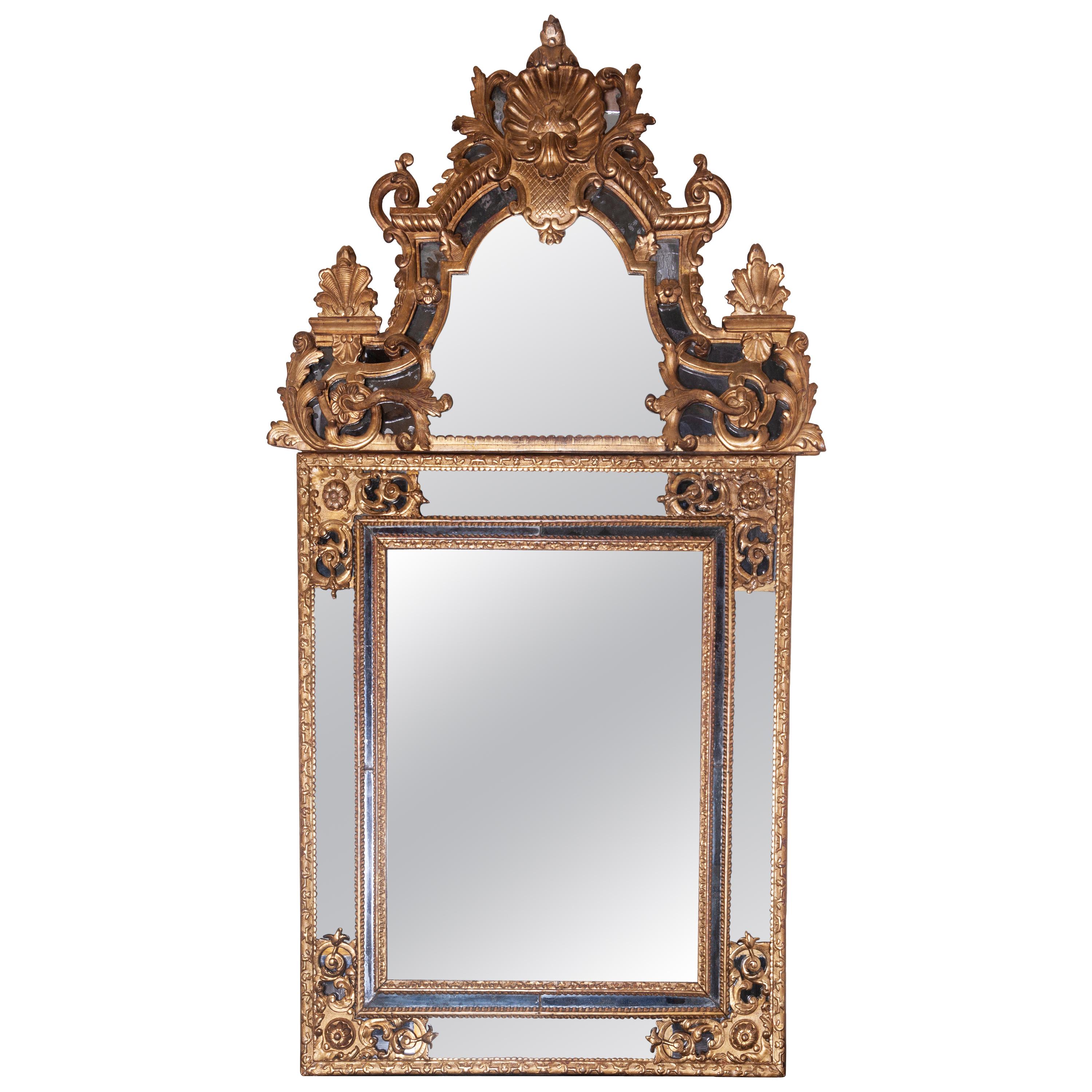 Early 18th Century Gold Regency Giltwood Mirror im Angebot