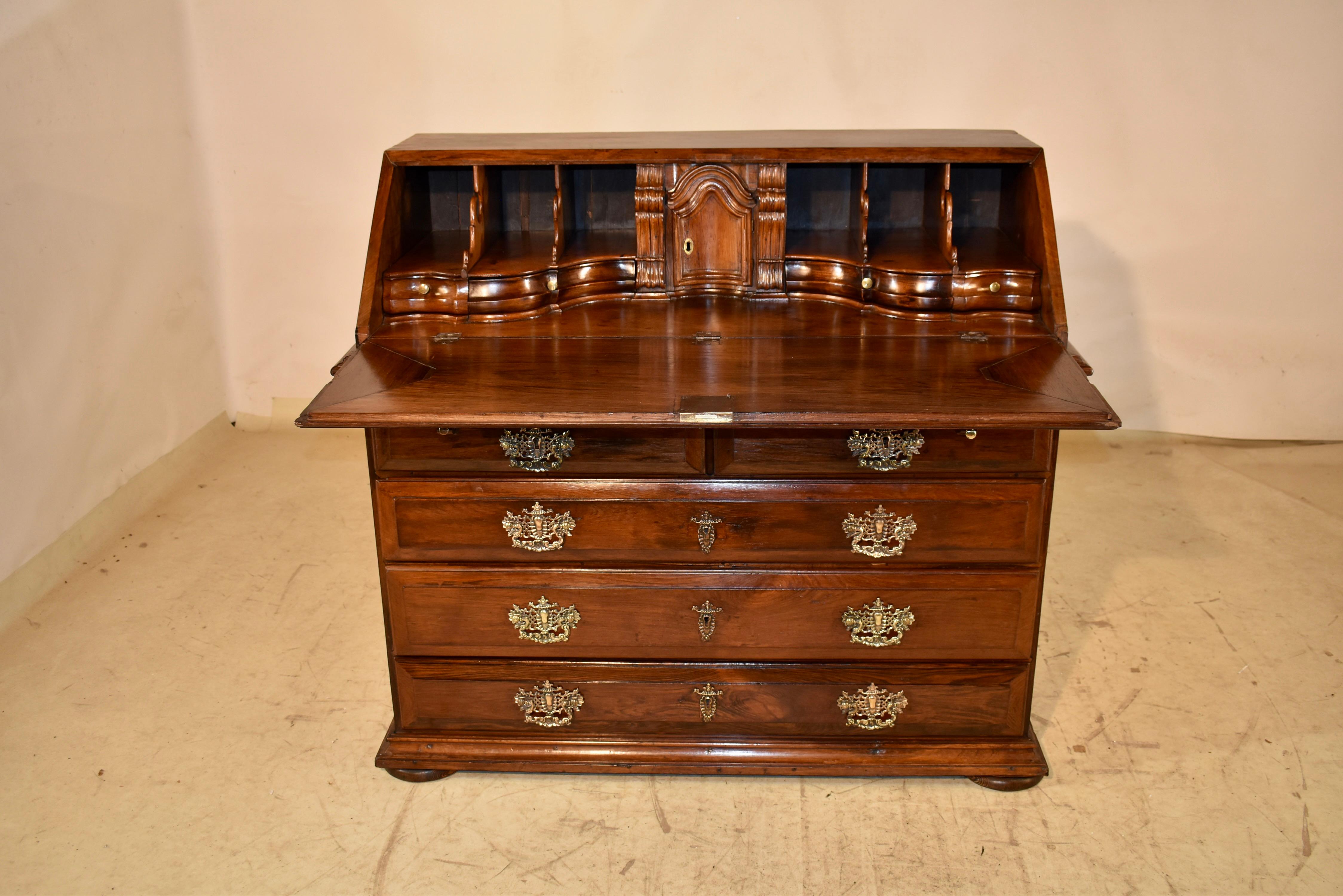 Frühes 18. Jahrhundert Rosenholz Fall Front Bureau im Angebot 5