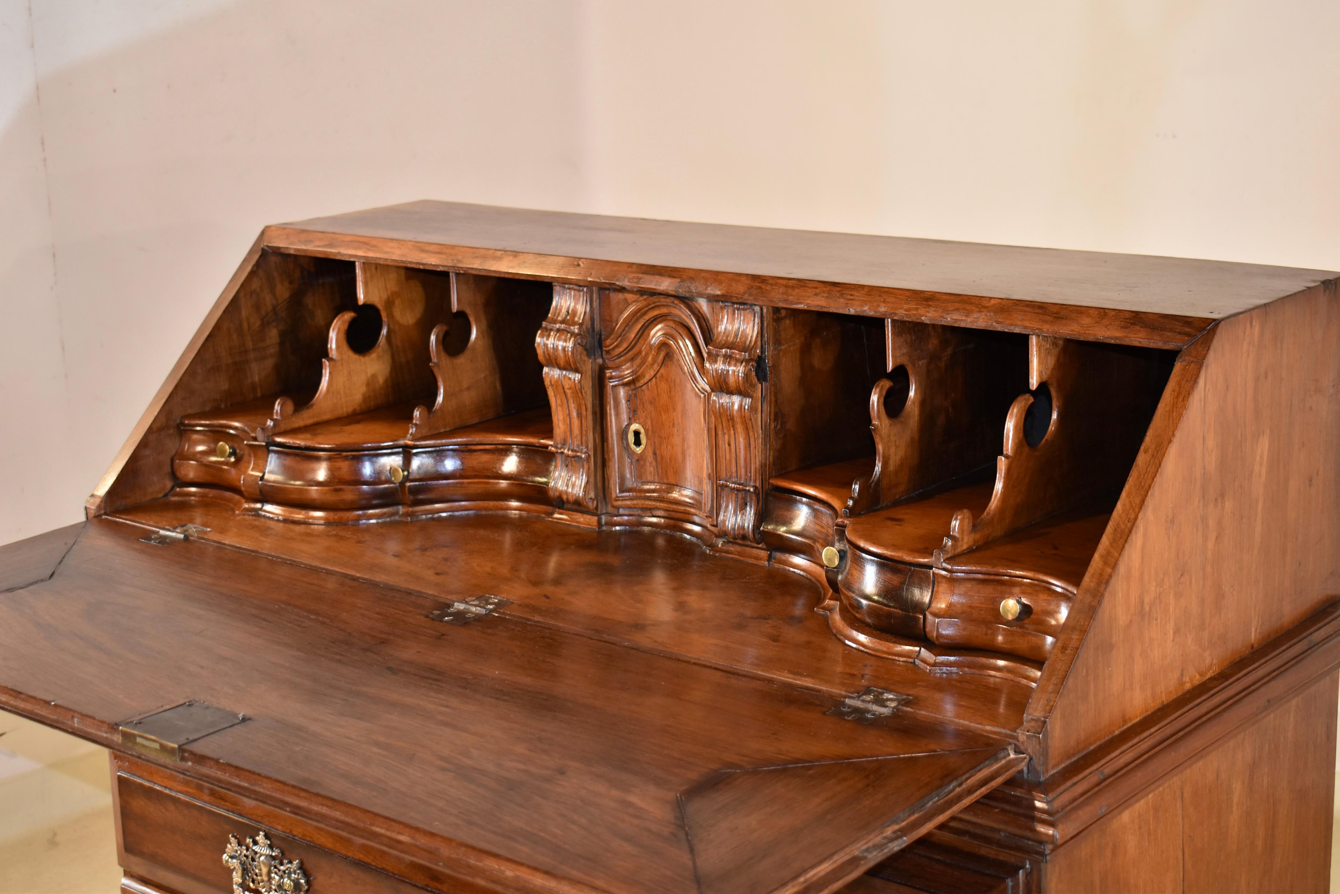 Frühes 18. Jahrhundert Rosenholz Fall Front Bureau im Angebot 6