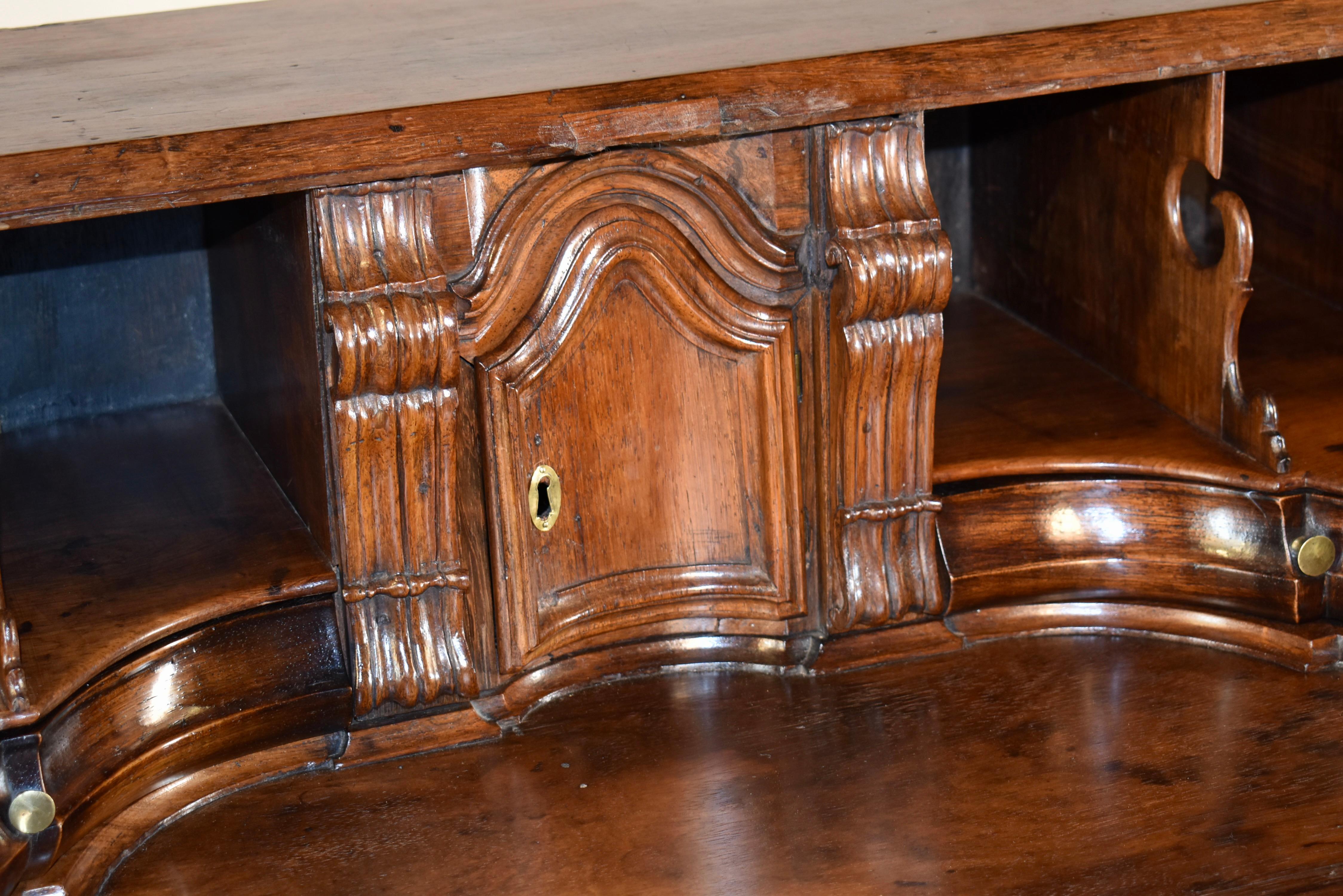 Frühes 18. Jahrhundert Rosenholz Fall Front Bureau im Angebot 7