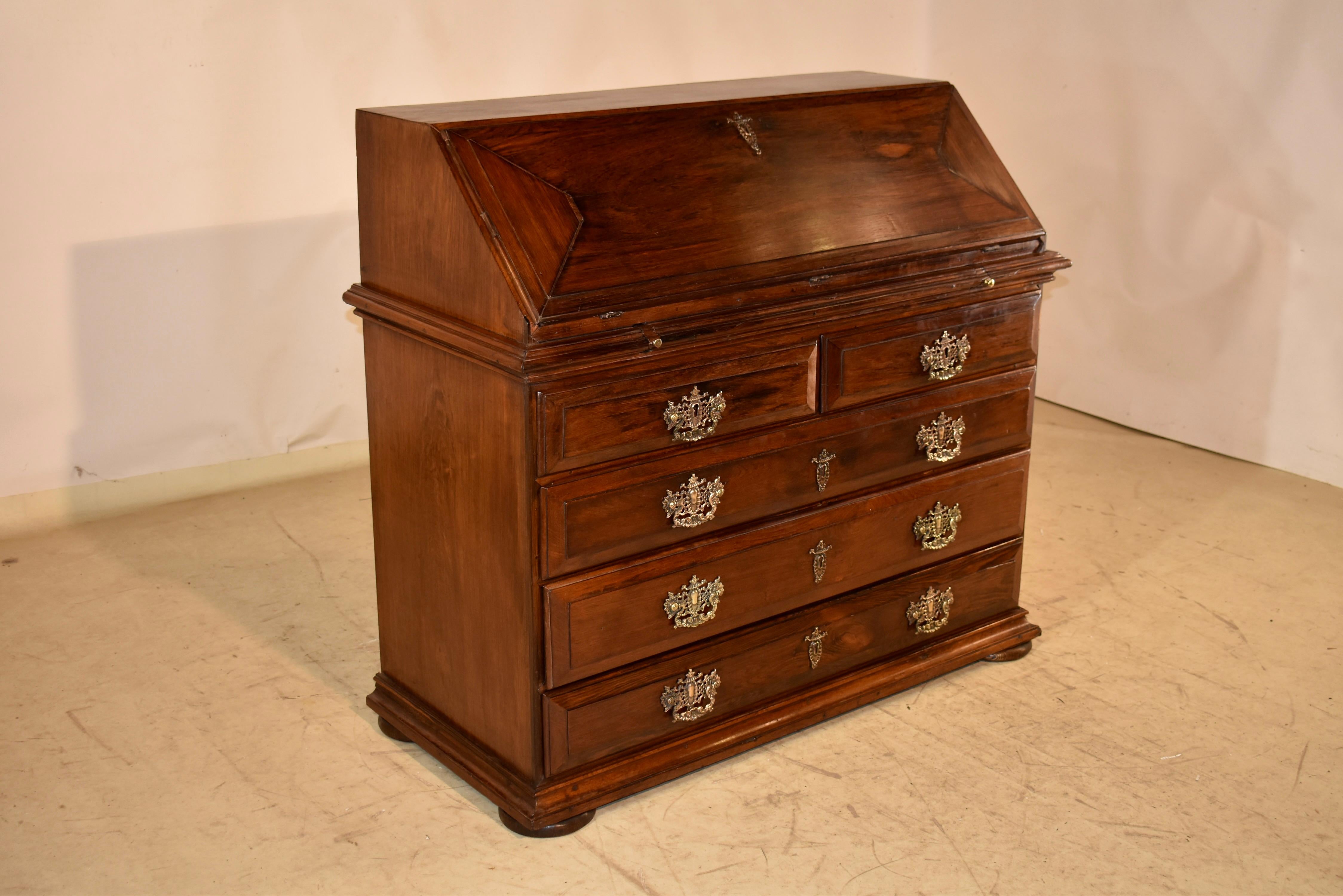 Frühes 18. Jahrhundert Rosenholz Fall Front Bureau (Italienisch) im Angebot