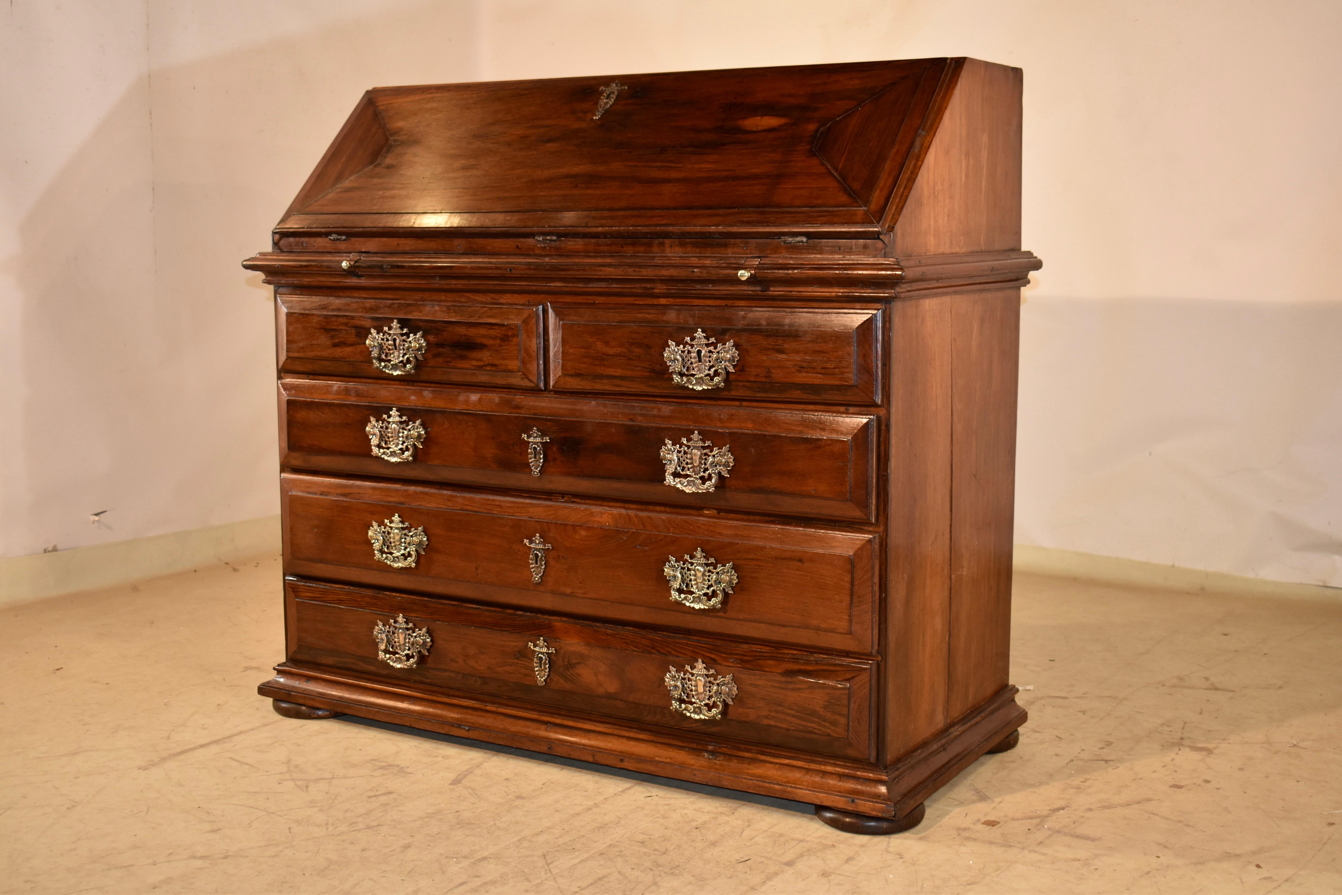 Frühes 18. Jahrhundert Rosenholz Fall Front Bureau im Zustand „Gut“ im Angebot in High Point, NC