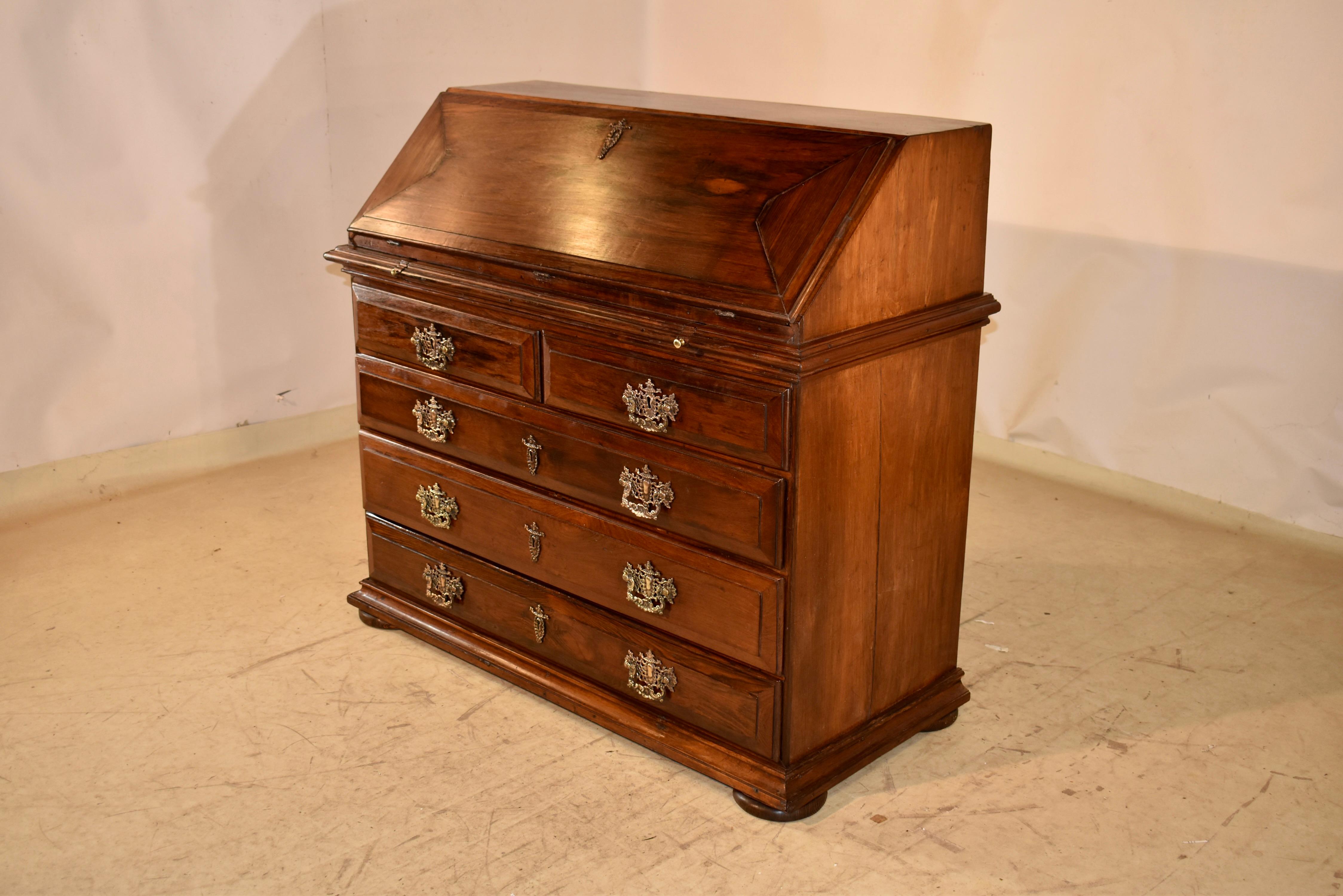 Frühes 18. Jahrhundert Rosenholz Fall Front Bureau im Angebot 1