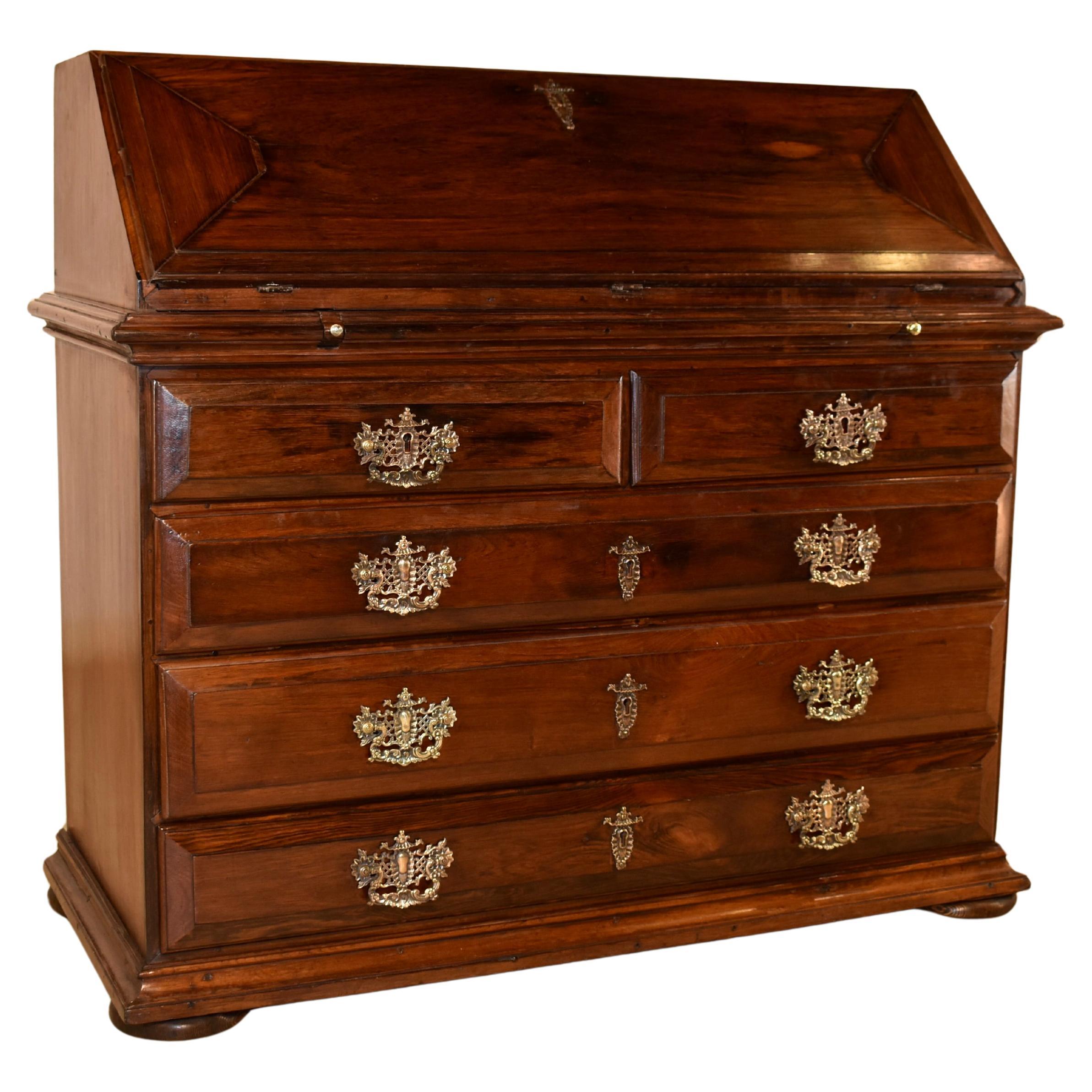 Frühes 18. Jahrhundert Rosenholz Fall Front Bureau
