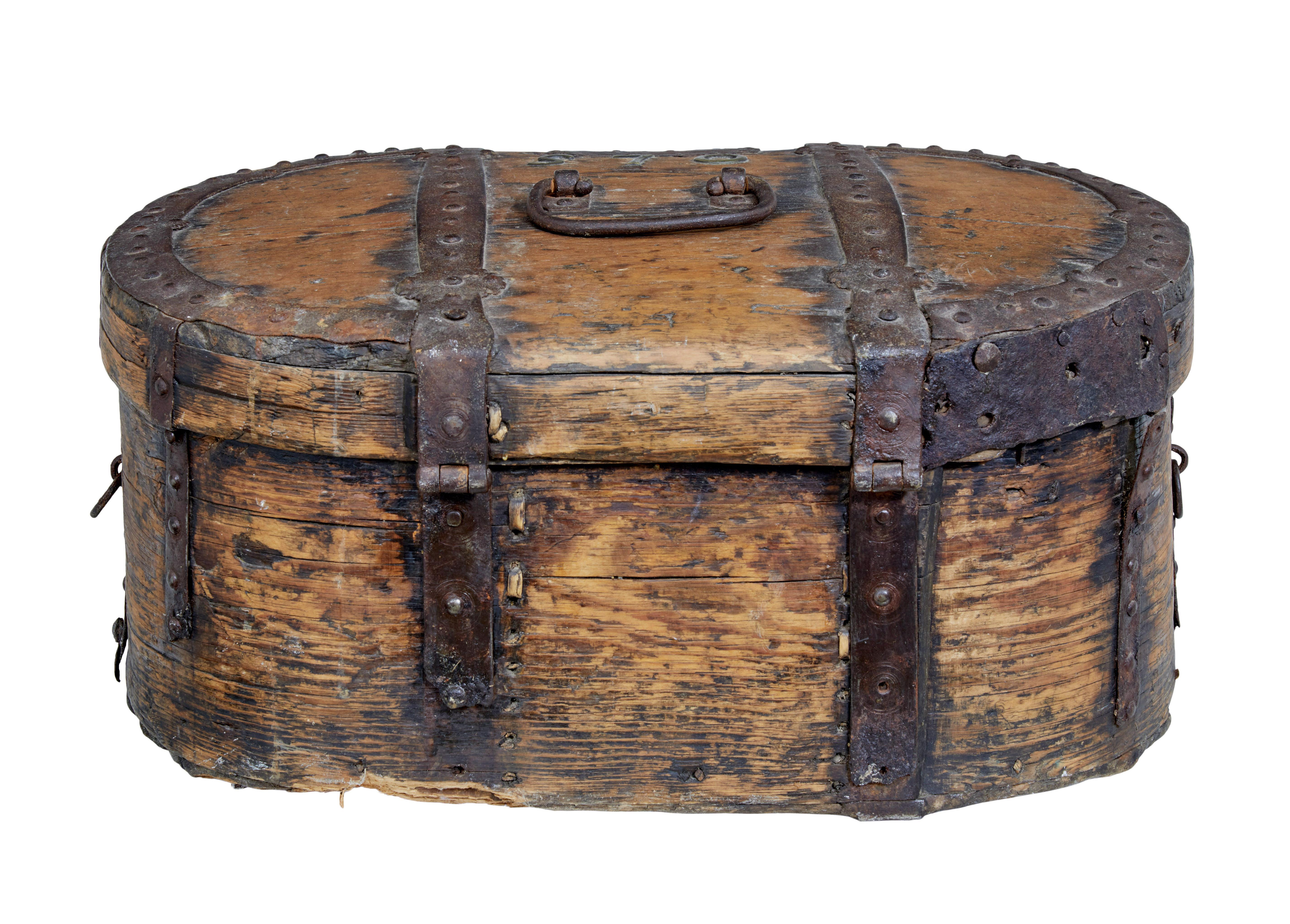 Baroque Early 18th century Scandinavian baroque oak iron bound box For Sale