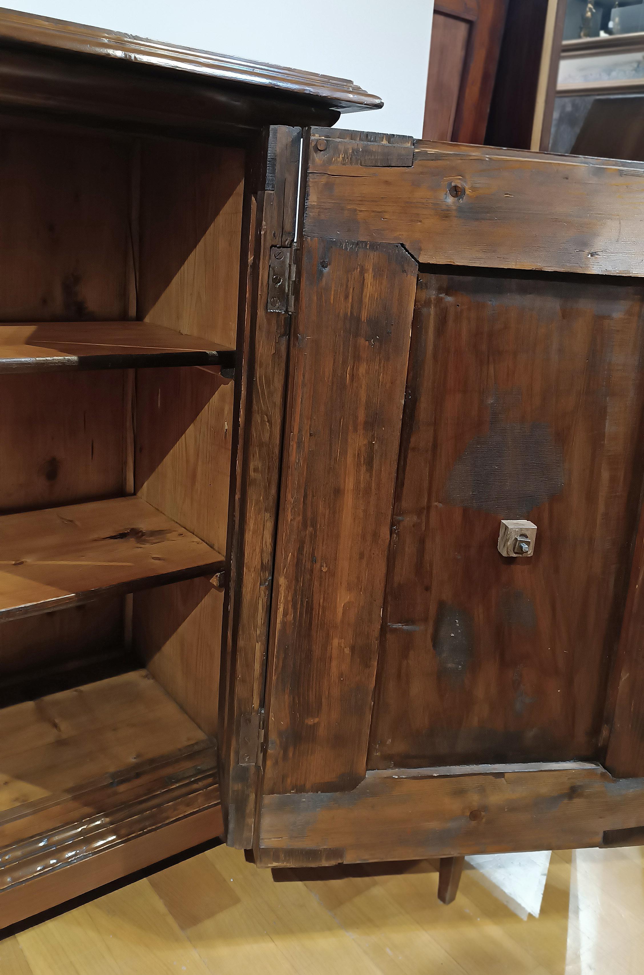 EARLY 18th CENTURY SOLID WALNUT SIDEBOARD im Angebot 1