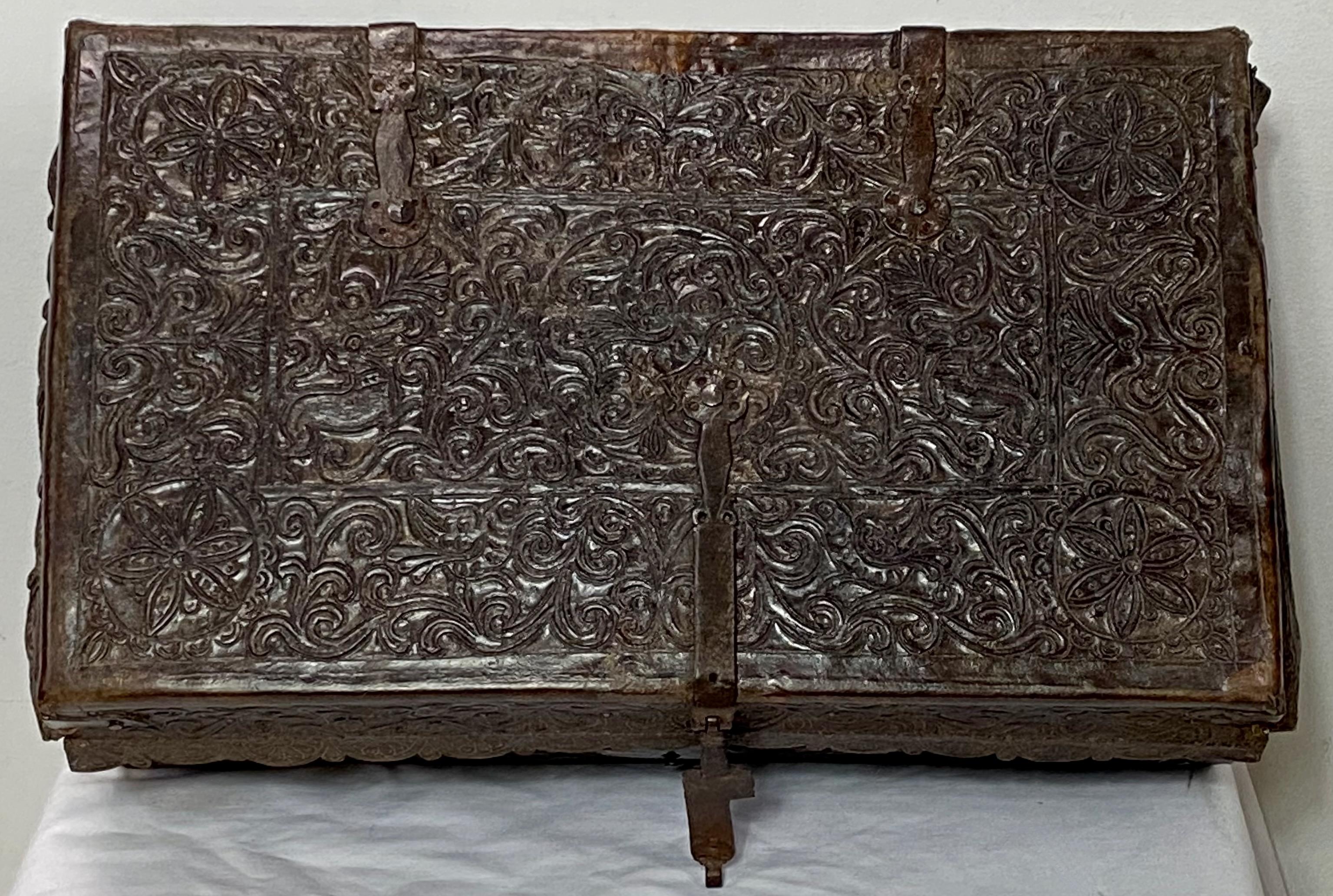 Mexican Early 18th Century Spanish Colonial Tooled Leather Petaca Document Box