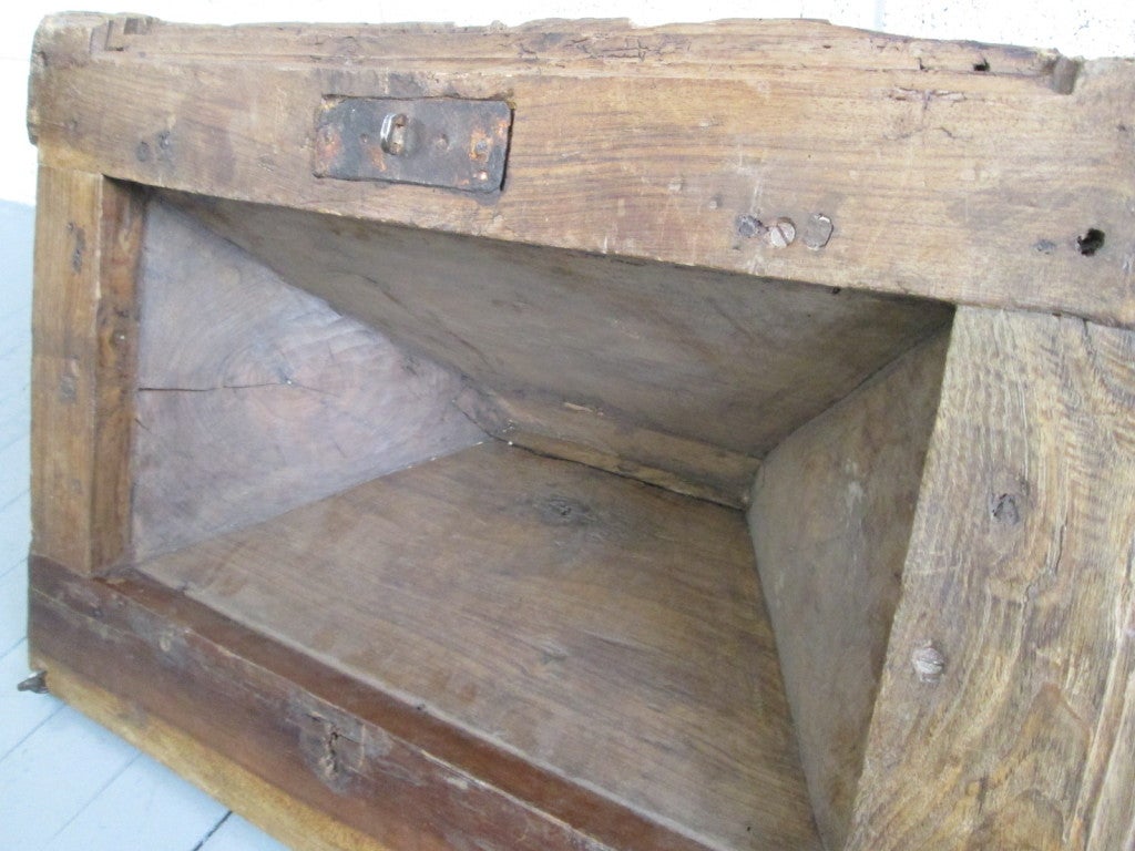 Early 18th Century Spanish Trunk For Sale 2