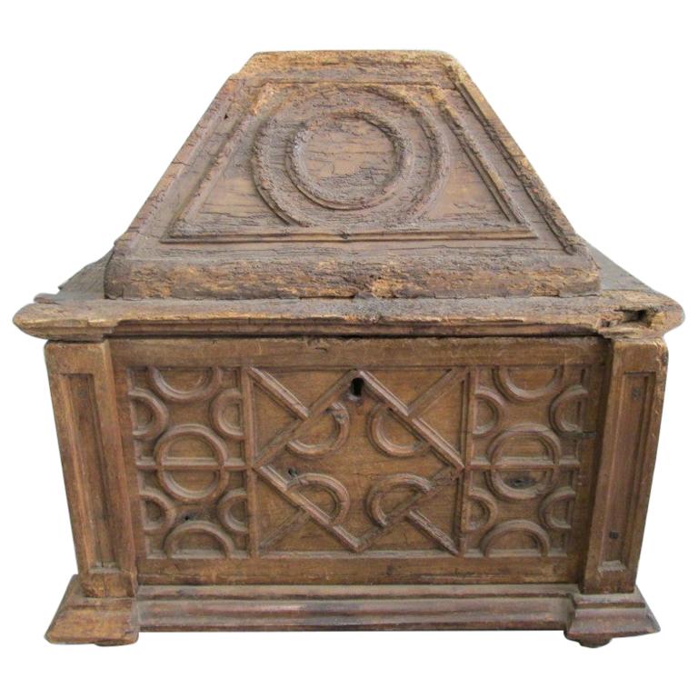 Early 18th Century Spanish Trunk For Sale at 1stDibs