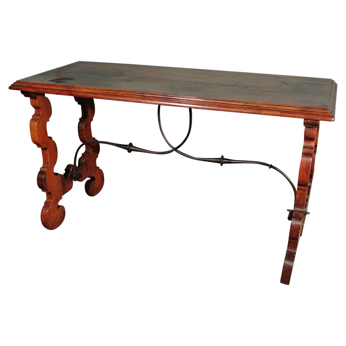 Early 17th Century Spanish Walnut Centre Table For Sale