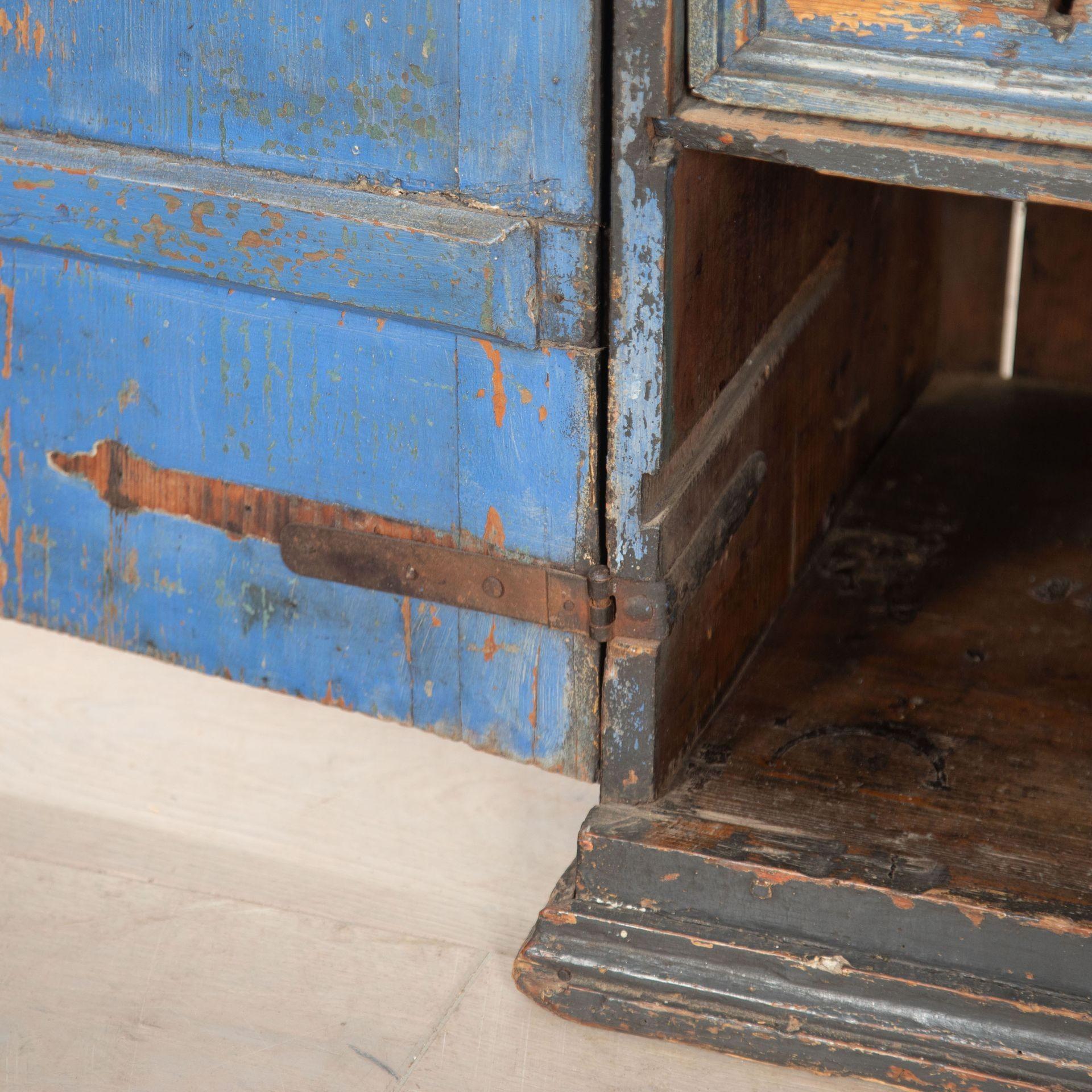 Early 18th Century Swedish Painted Cupboard For Sale 8