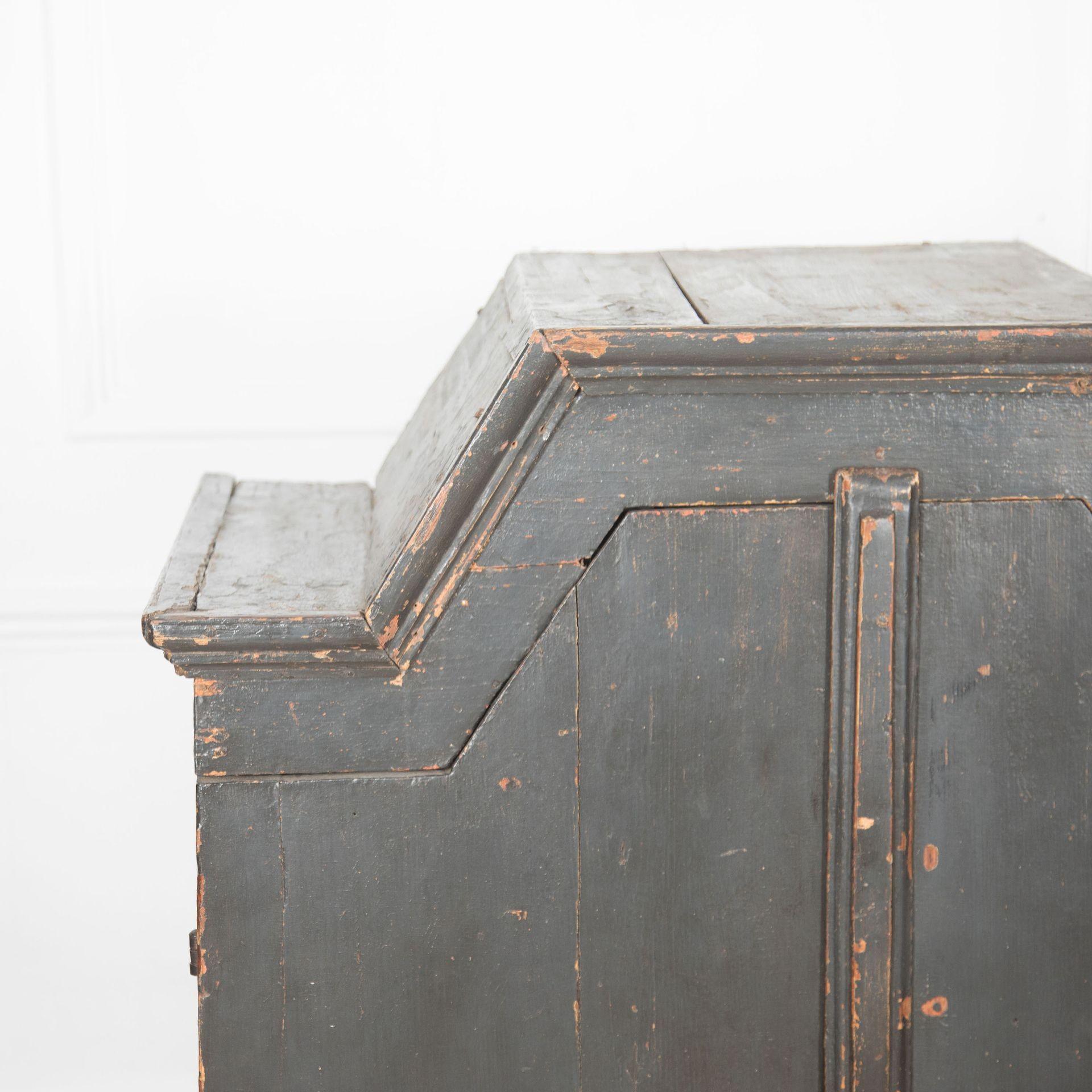 Early 18th Century Swedish Painted Cupboard In Good Condition For Sale In Gloucestershire, GB