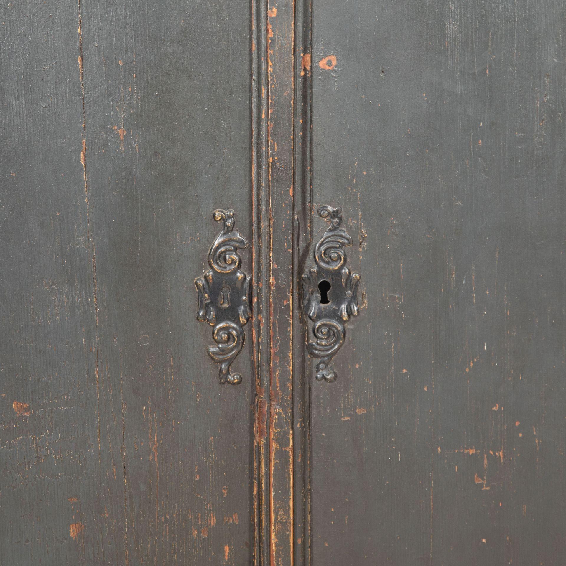 Early 18th Century Swedish Painted Cupboard For Sale 1