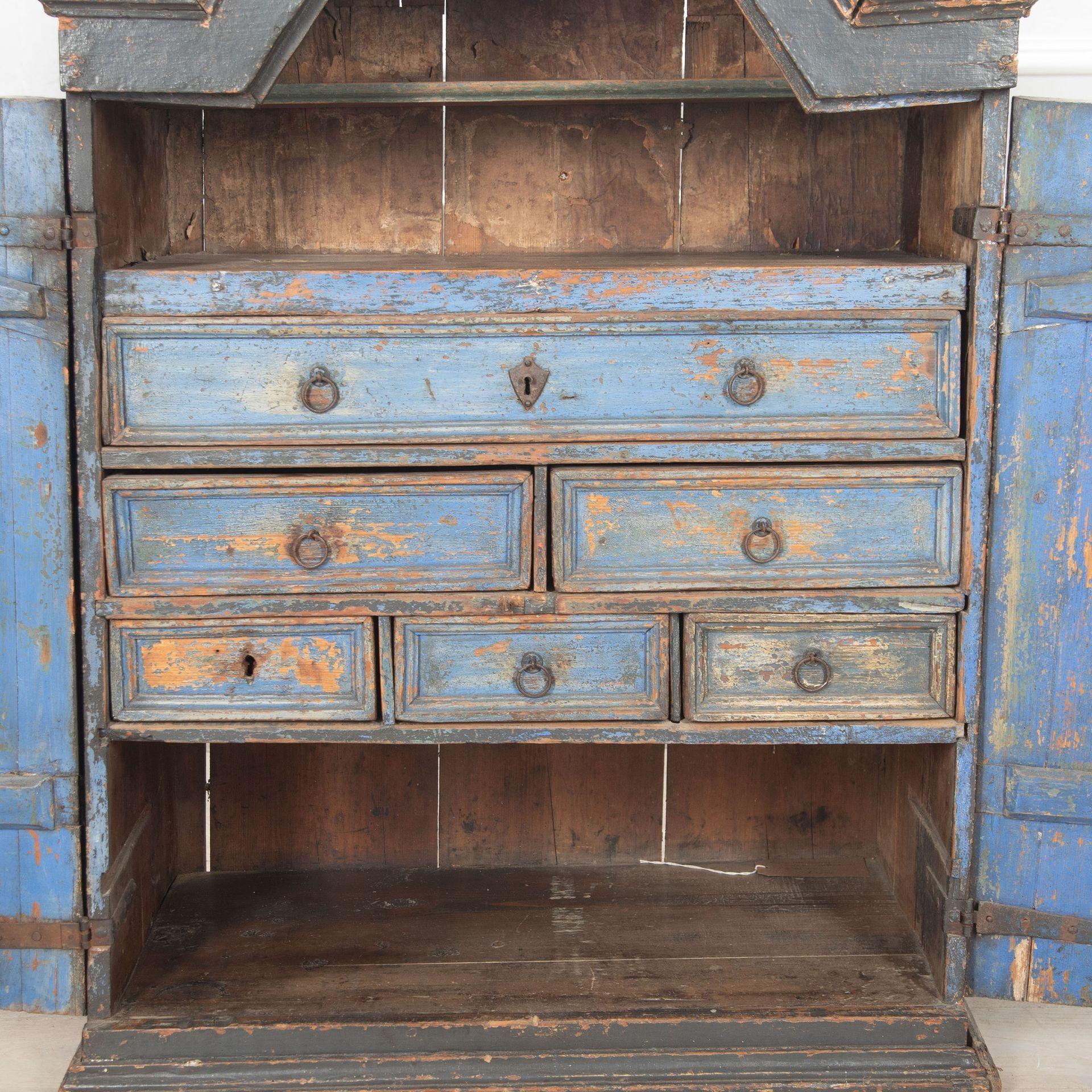Early 18th Century Swedish Painted Cupboard For Sale 4