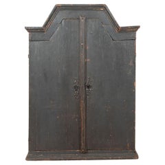 Armoire suédoise peinte du début du 18e siècle
