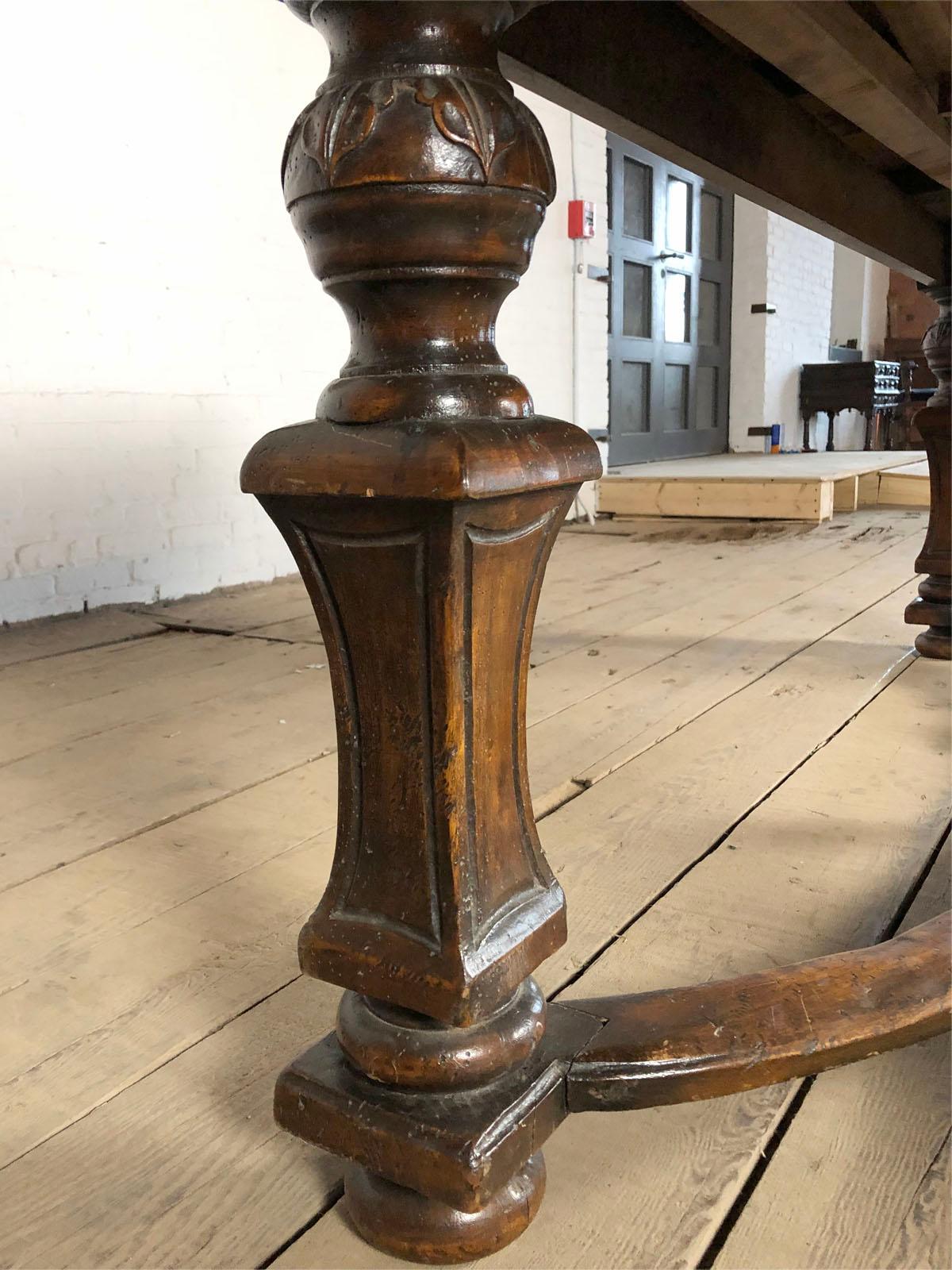 Early 18th Century Swiss / Italian Baroque Walnut Extension Dining Table For Sale 7