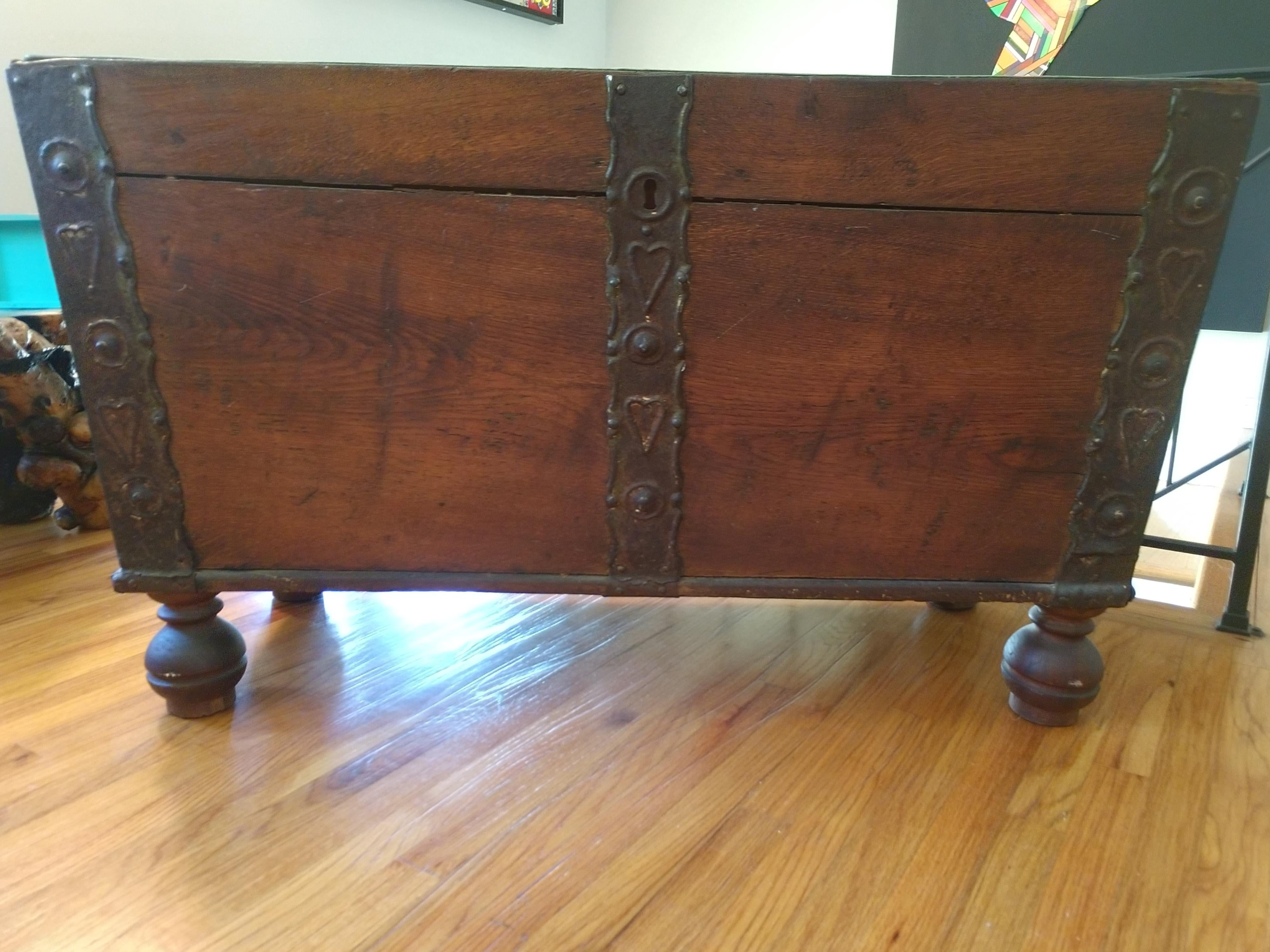 Early 18th Century Two Seat Sofa Treasure Chest Upholstered Settee In Good Condition For Sale In Port Jervis, NY