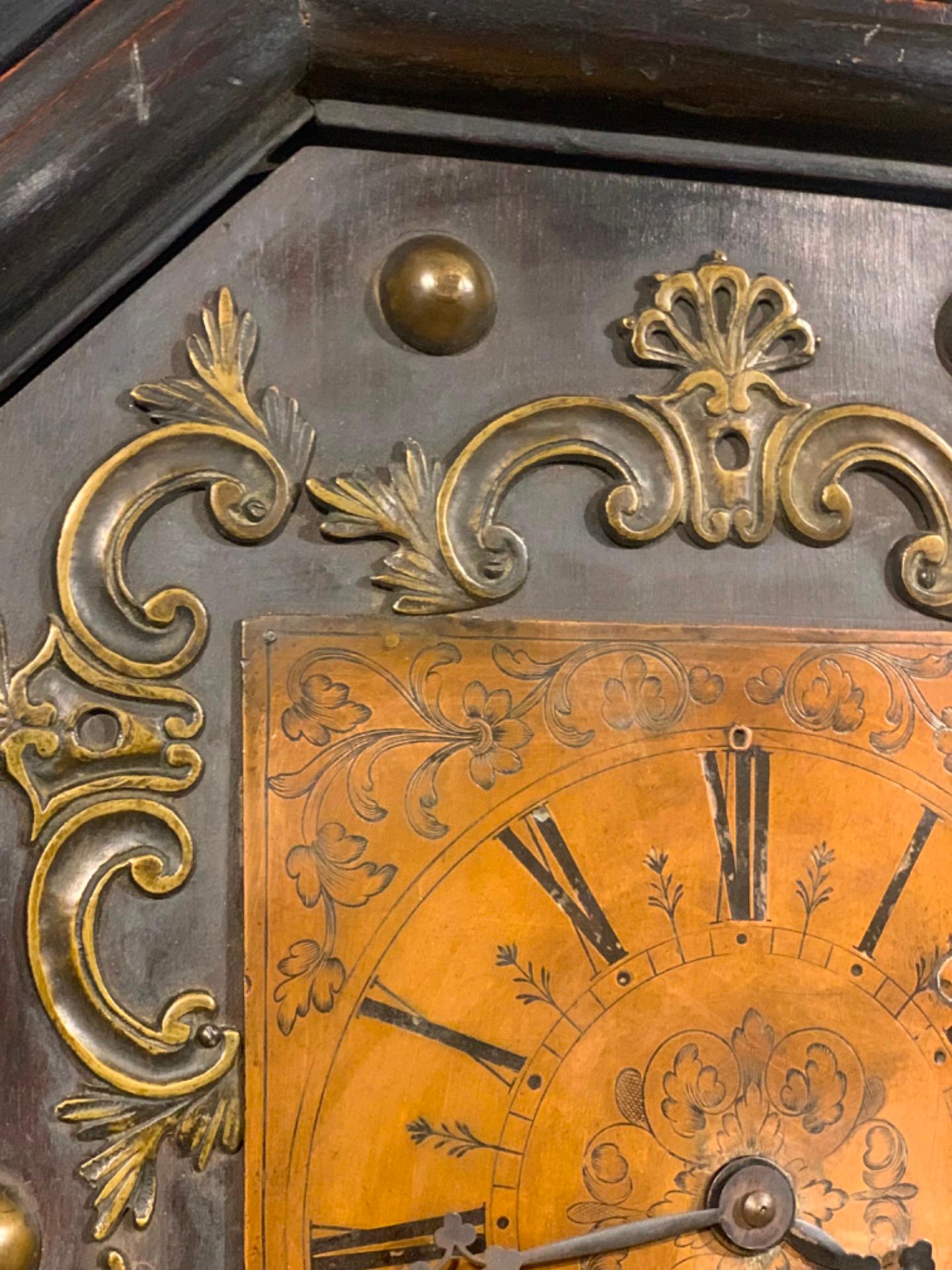 Early 18th Century Tuscany Octagonal Walnut Clock 4