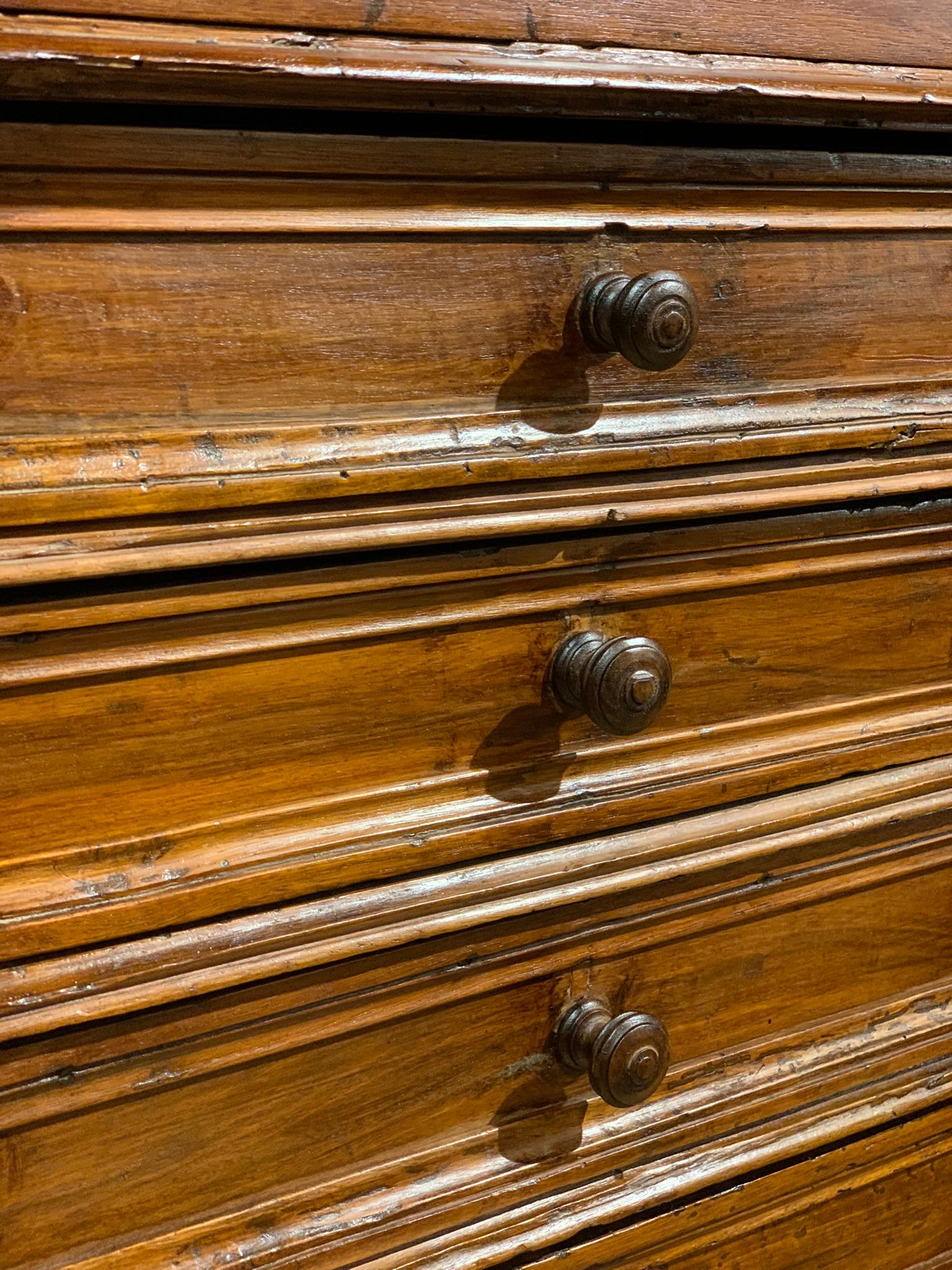 Early 18th Century Tuscany Small Chest of Drawers 2