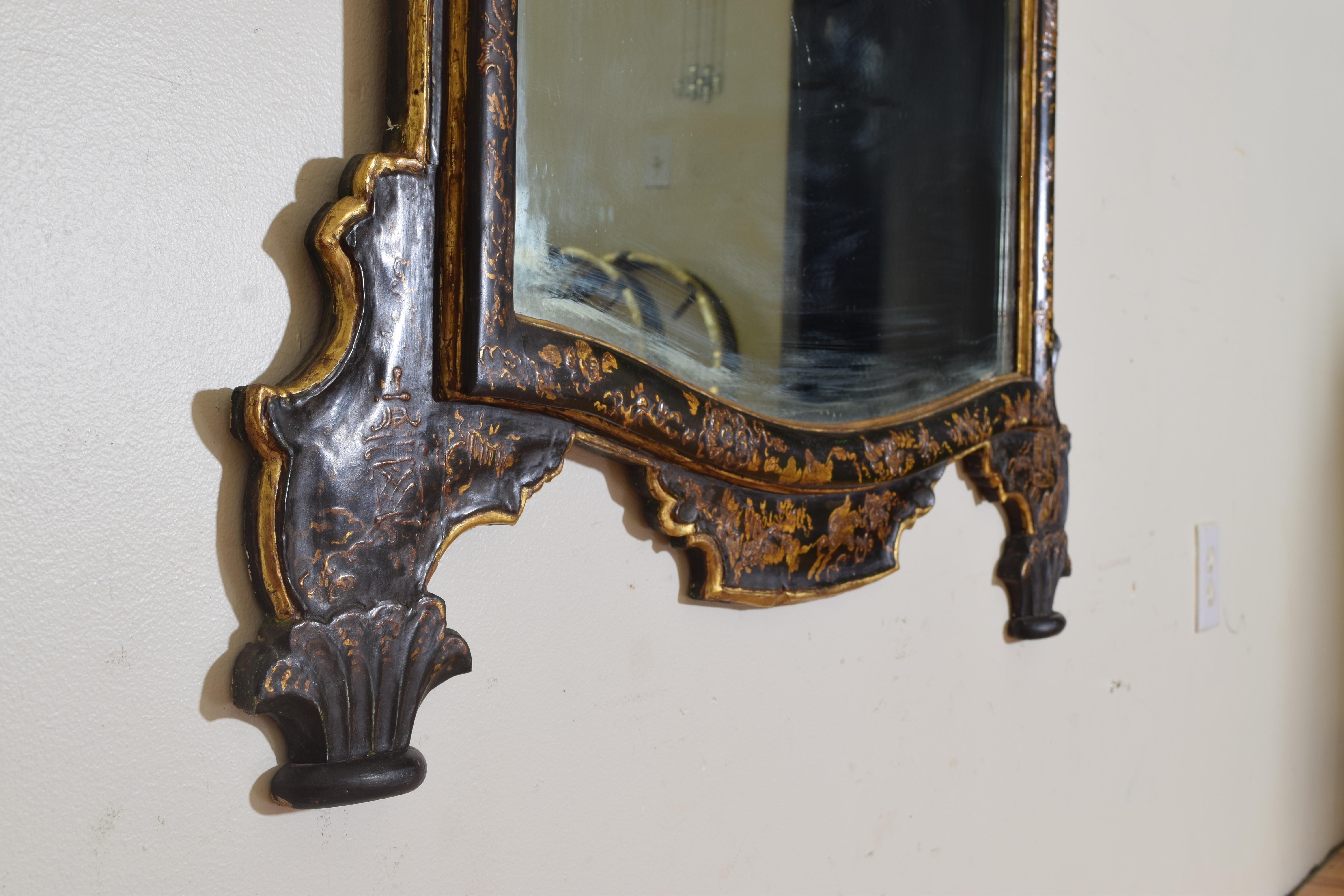 Early 18th Century Venetian Chinoiserie Dark Green Lacquered Mirror For Sale 4