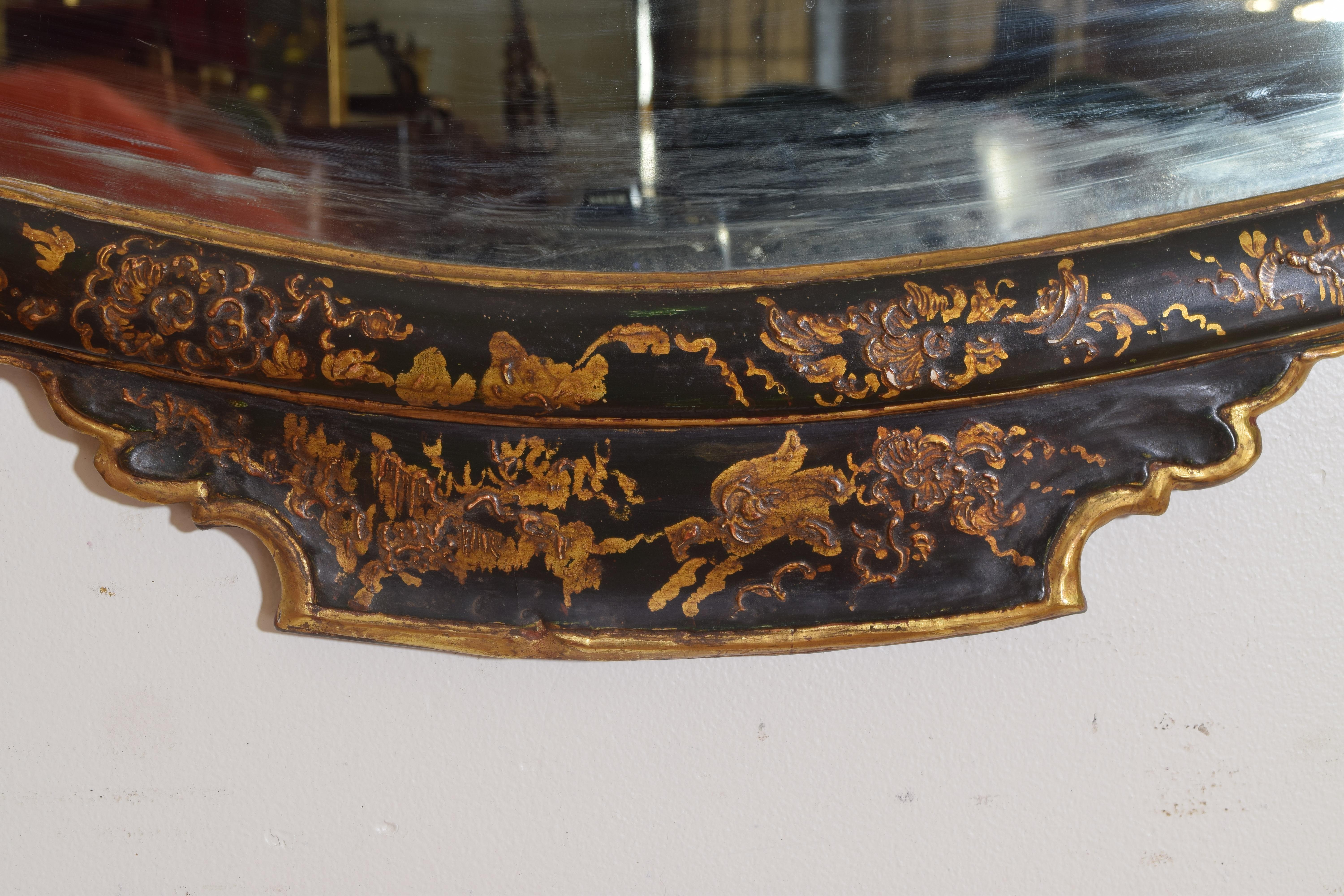 Early 18th Century Venetian Chinoiserie Dark Green Lacquered Mirror For Sale 5