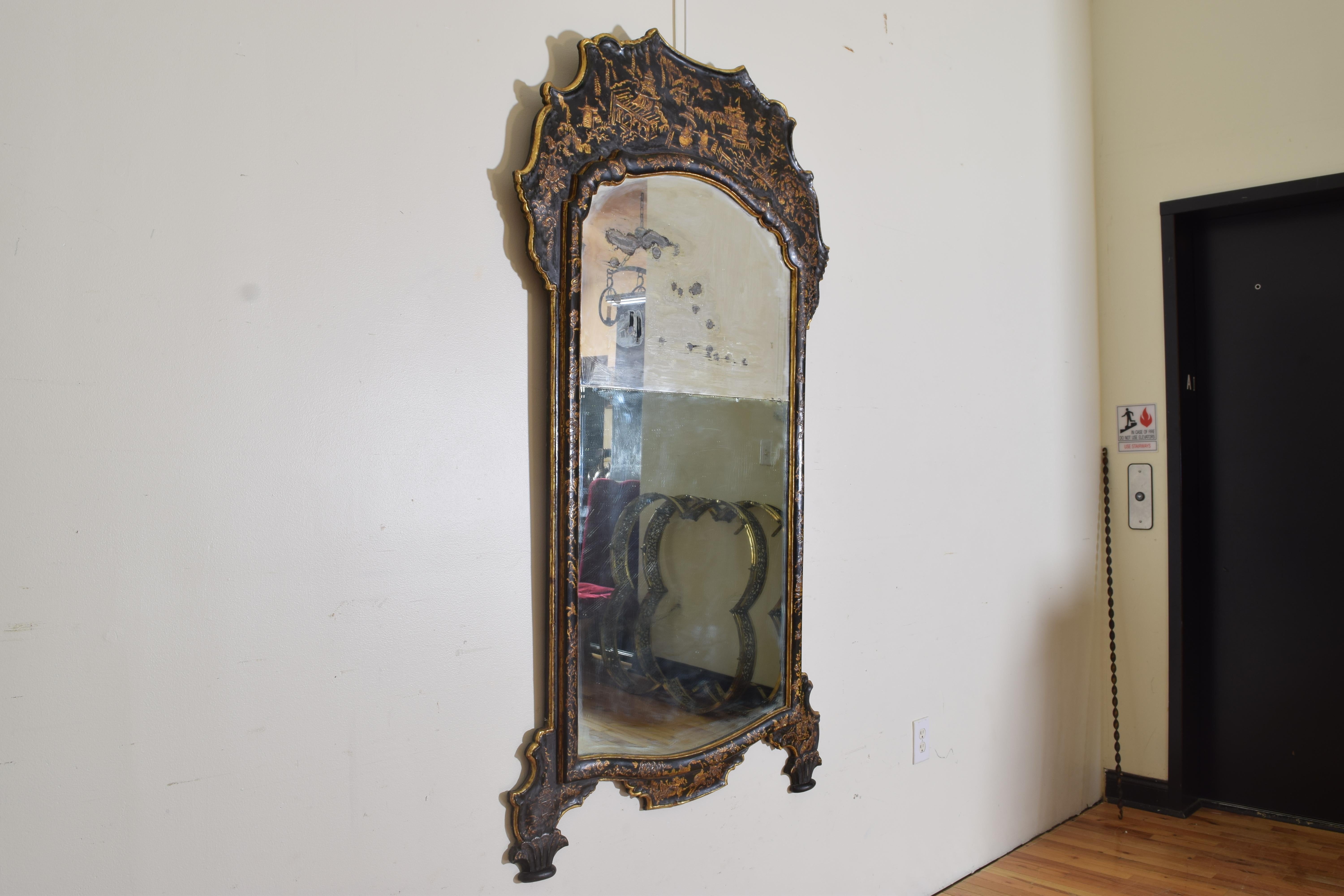 Rococo Early 18th Century Venetian Chinoiserie Dark Green Lacquered Mirror For Sale