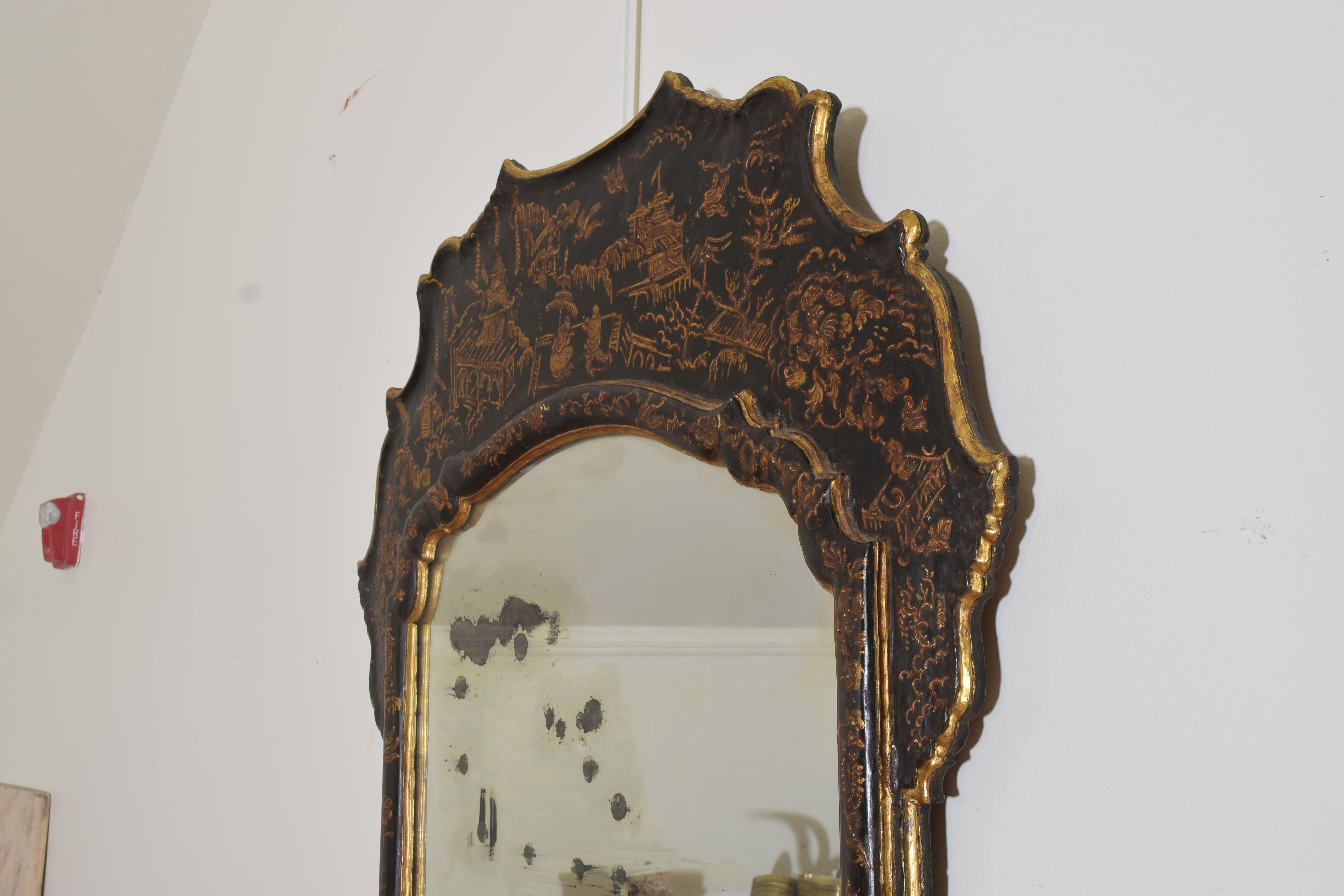 Venezianischer, dunkelgrün lackierter Chinoiserie-Spiegel aus dem frühen 18. Jahrhundert (Lackiert) im Angebot