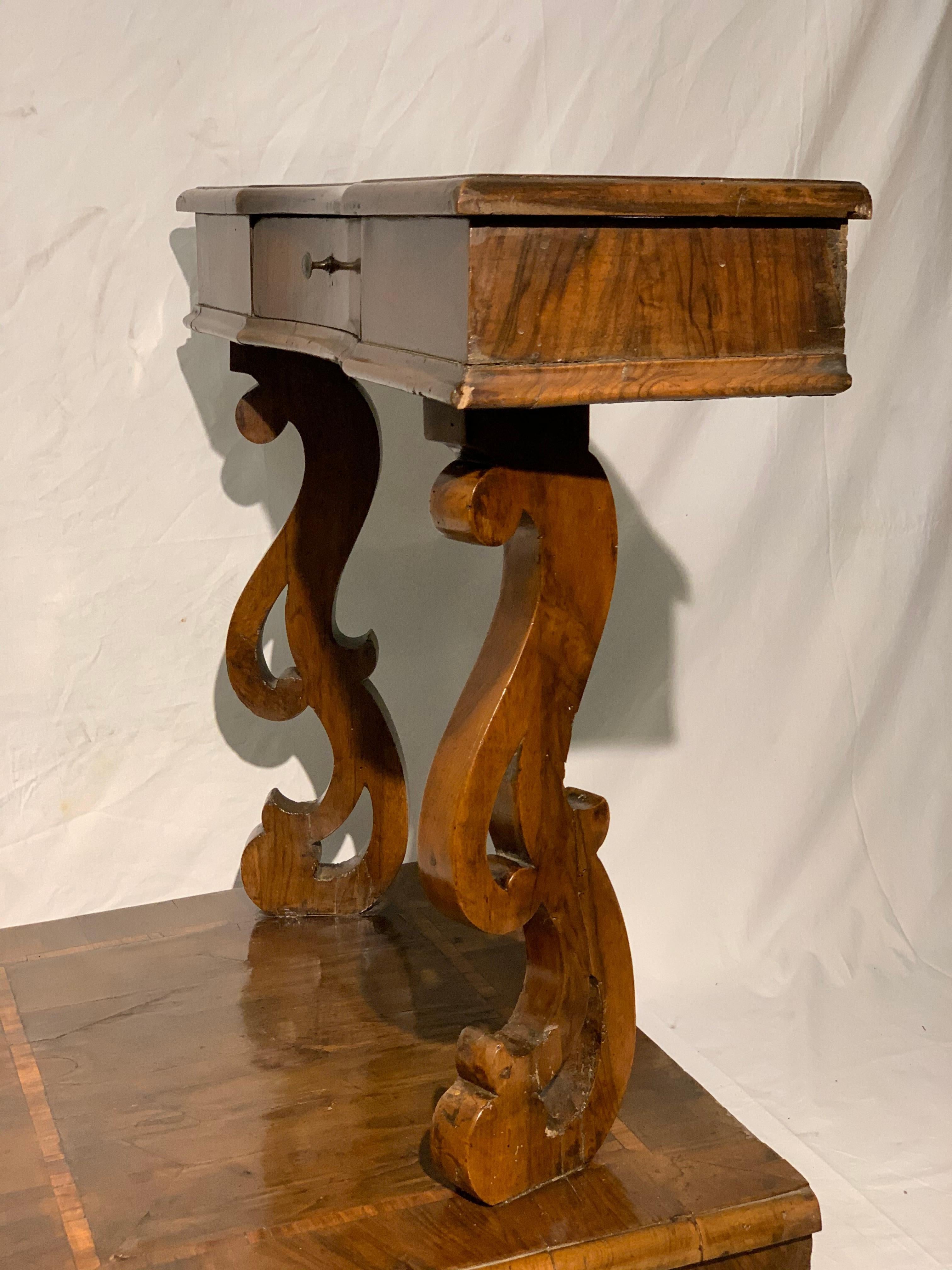 Veneer Early 18th Century, Walnut and Olive Tree Venereed Kneeling For Sale