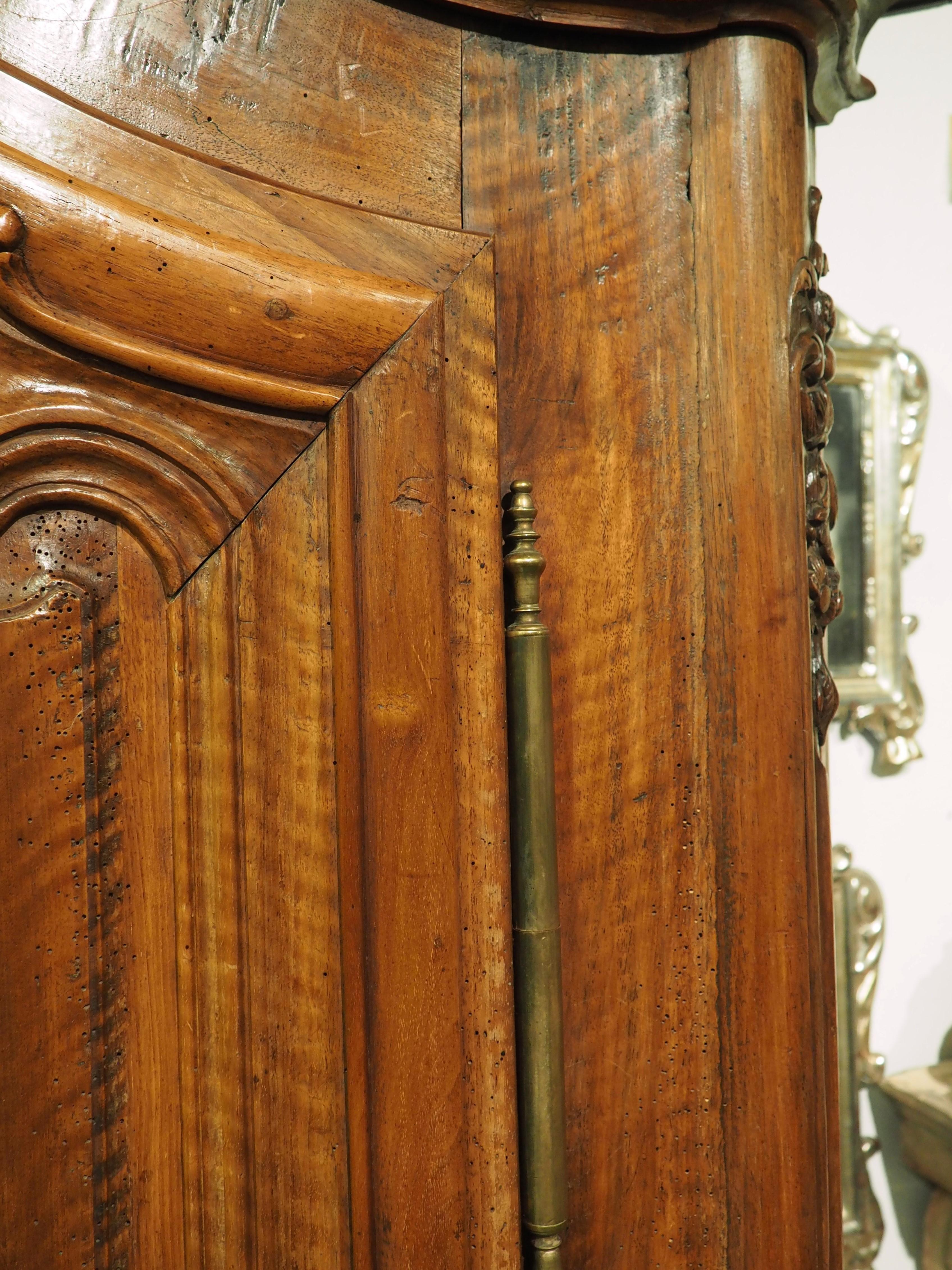 Early 18th Century Walnut and Olive Wood Armoire from Eastern France For Sale 6