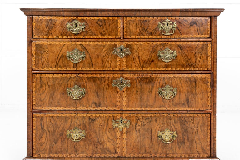 Early 18th Century Walnut Chest of Drawers For Sale at 1stDibs