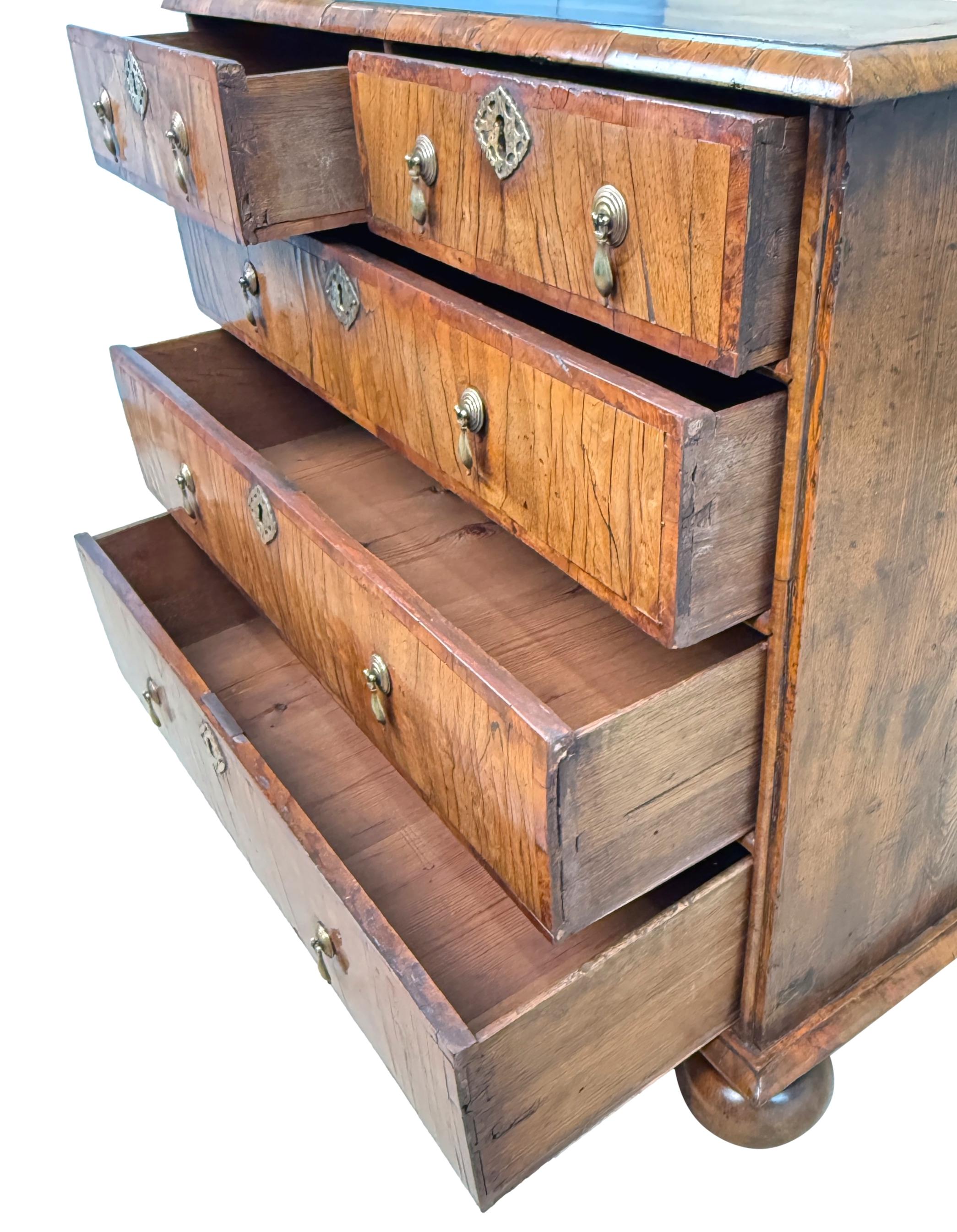 English Early 18th Century Walnut Chest Of Drawers For Sale