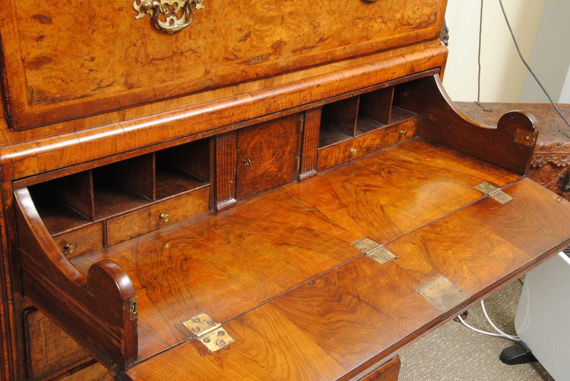 English Early 18th Century Walnut Chest on Chest For Sale