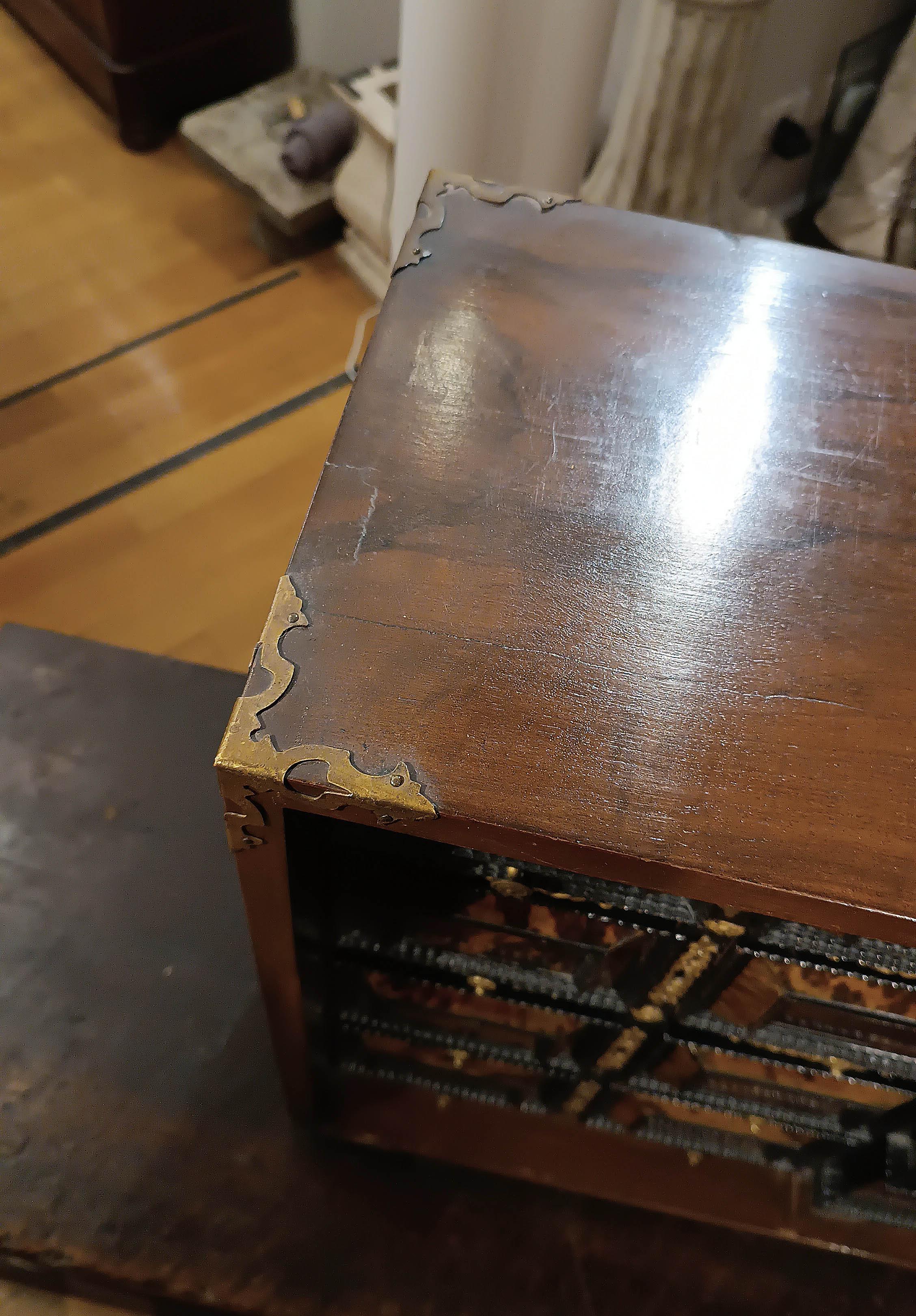 EARLY 18th CENTURY WALNUT COIN CABINET WITH FINISHES For Sale 4