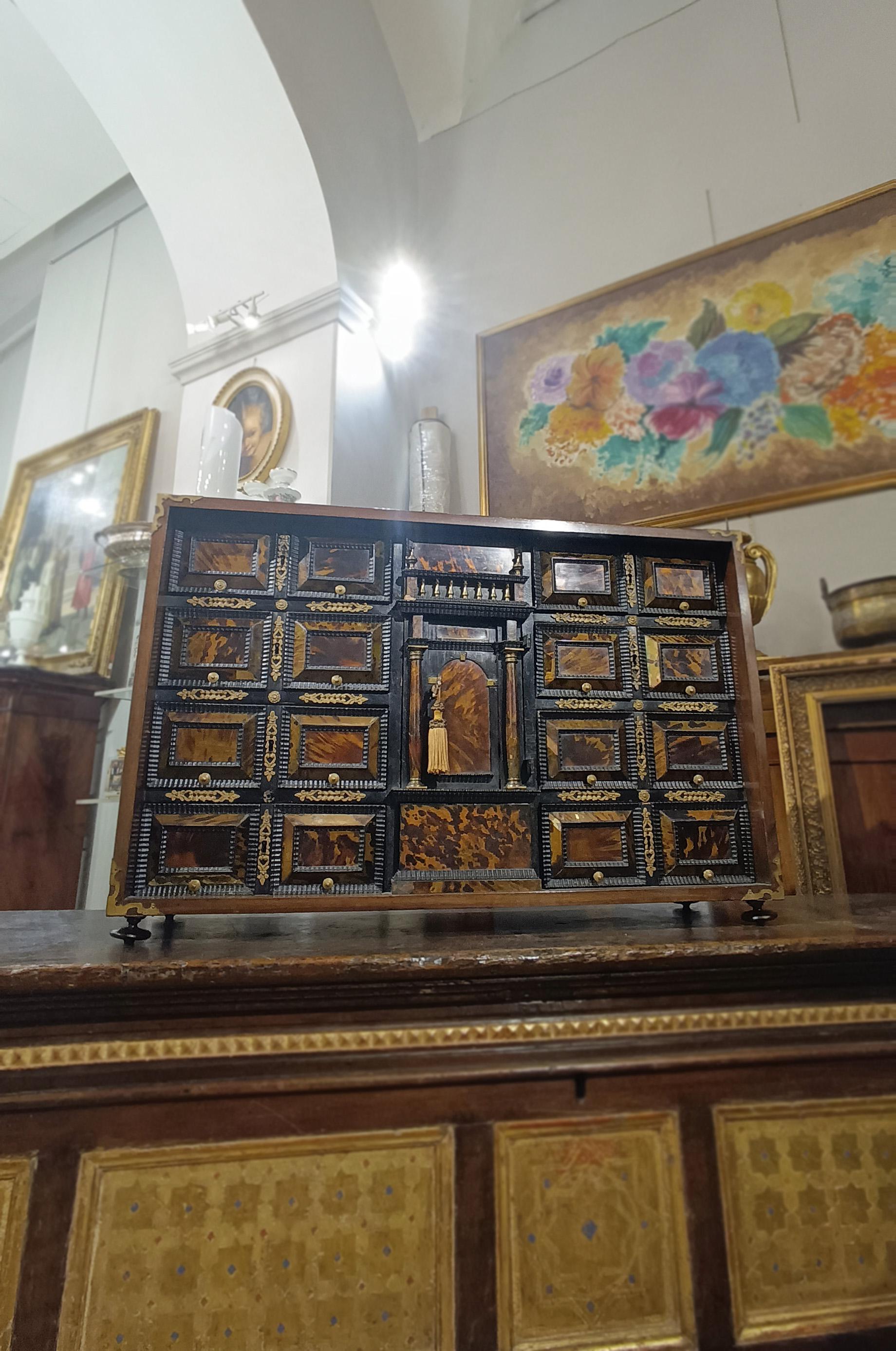 EARLY 18th CENTURY WALNUT COIN CABINET WITH FINISHES For Sale 5