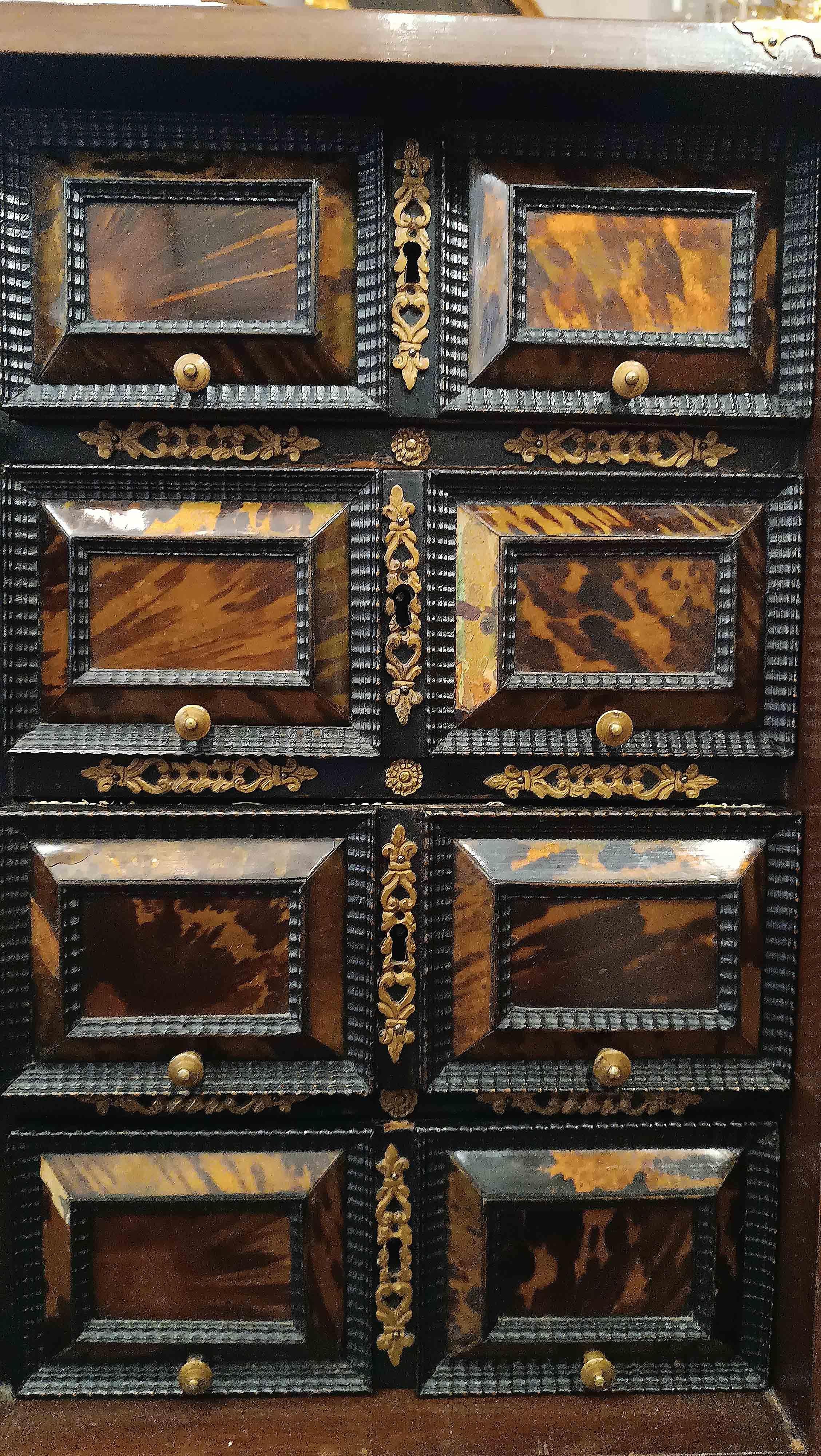 EARLY 18th CENTURY WALNUT COIN CABINET WITH FINISHES For Sale 6
