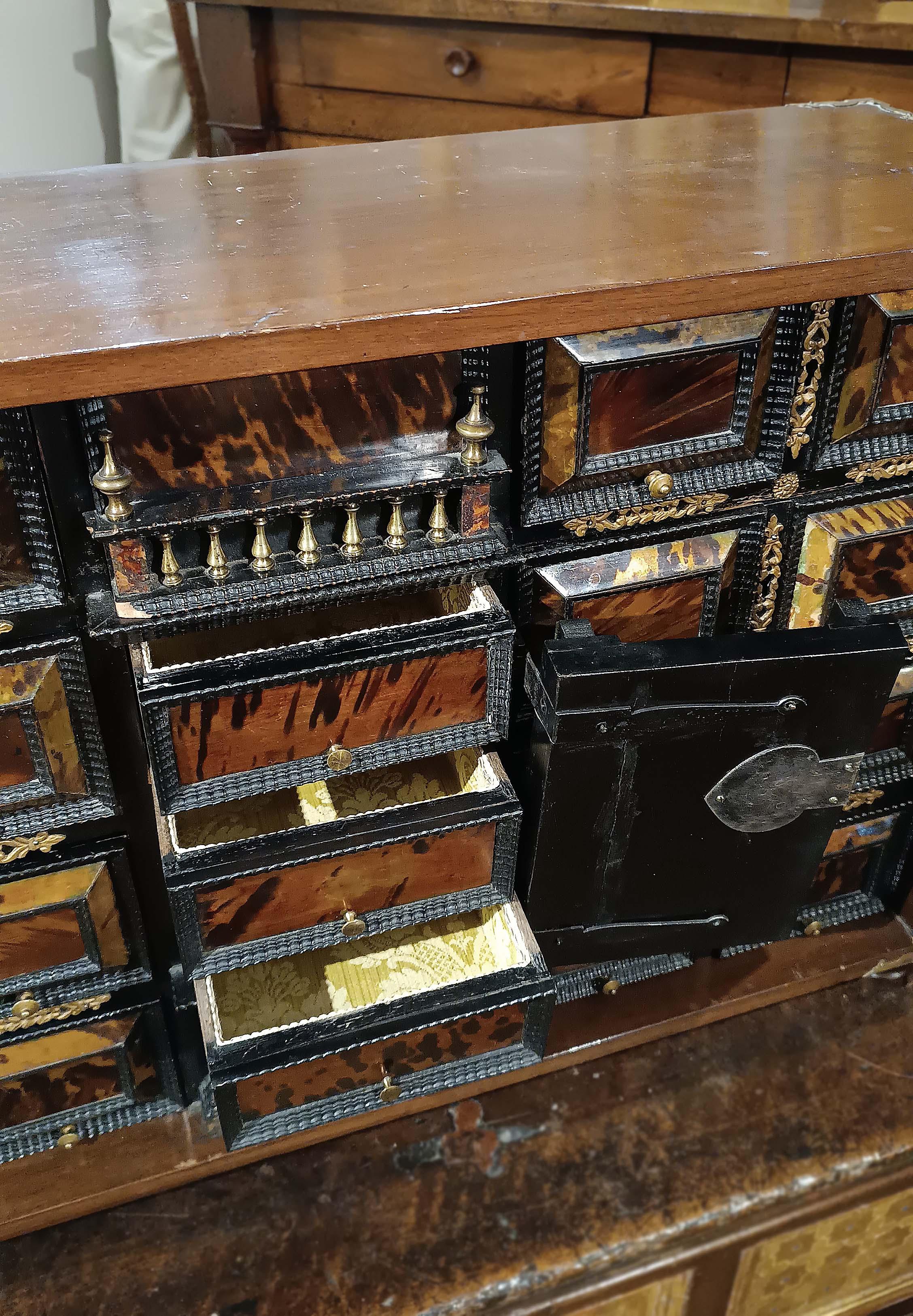 EARLY 18th CENTURY WALNUT COIN CABINET WITH FINISHES For Sale 1