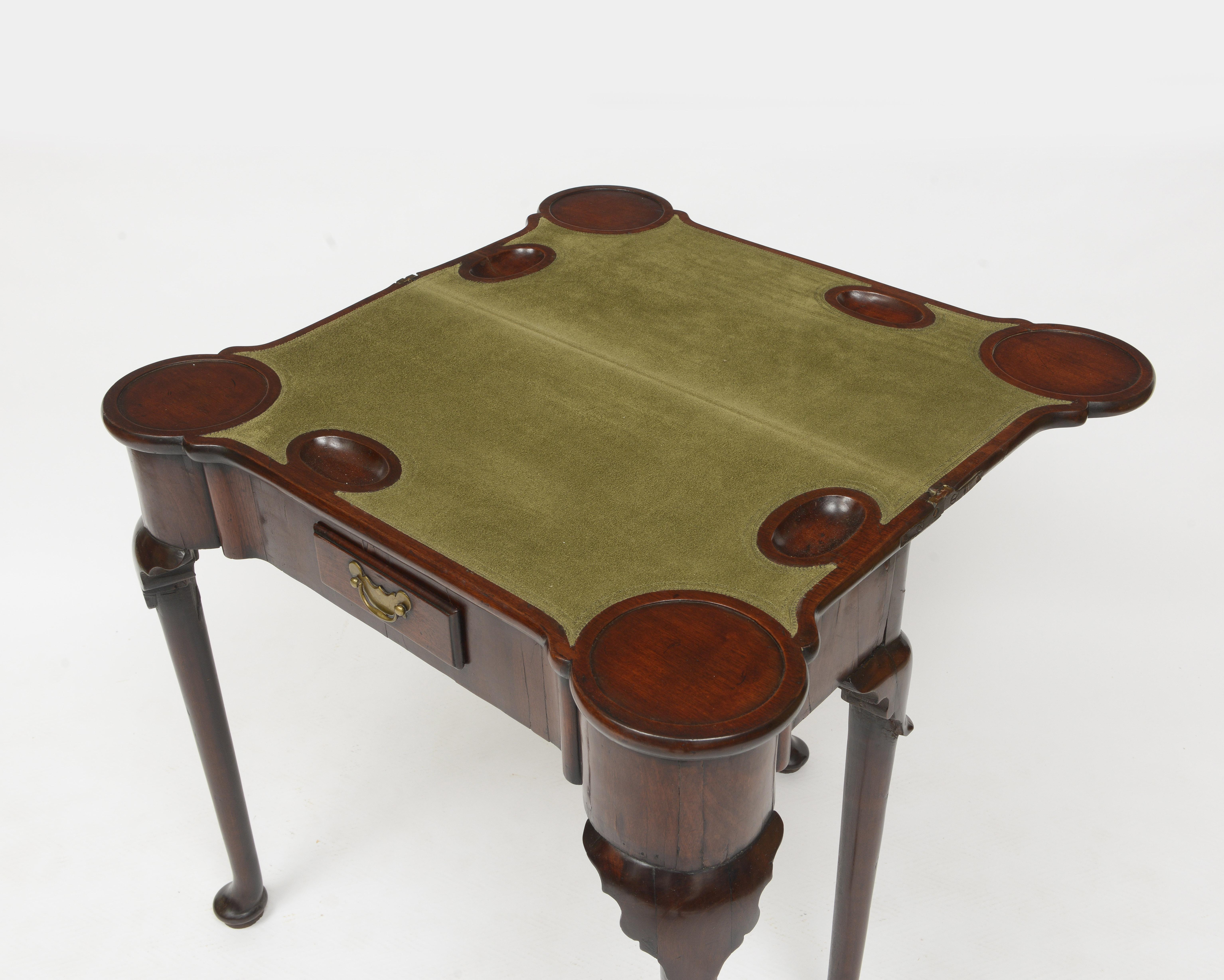 Early 18th Century Walnut Fold-Over Gaming Table With Single Drawer For Sale 4