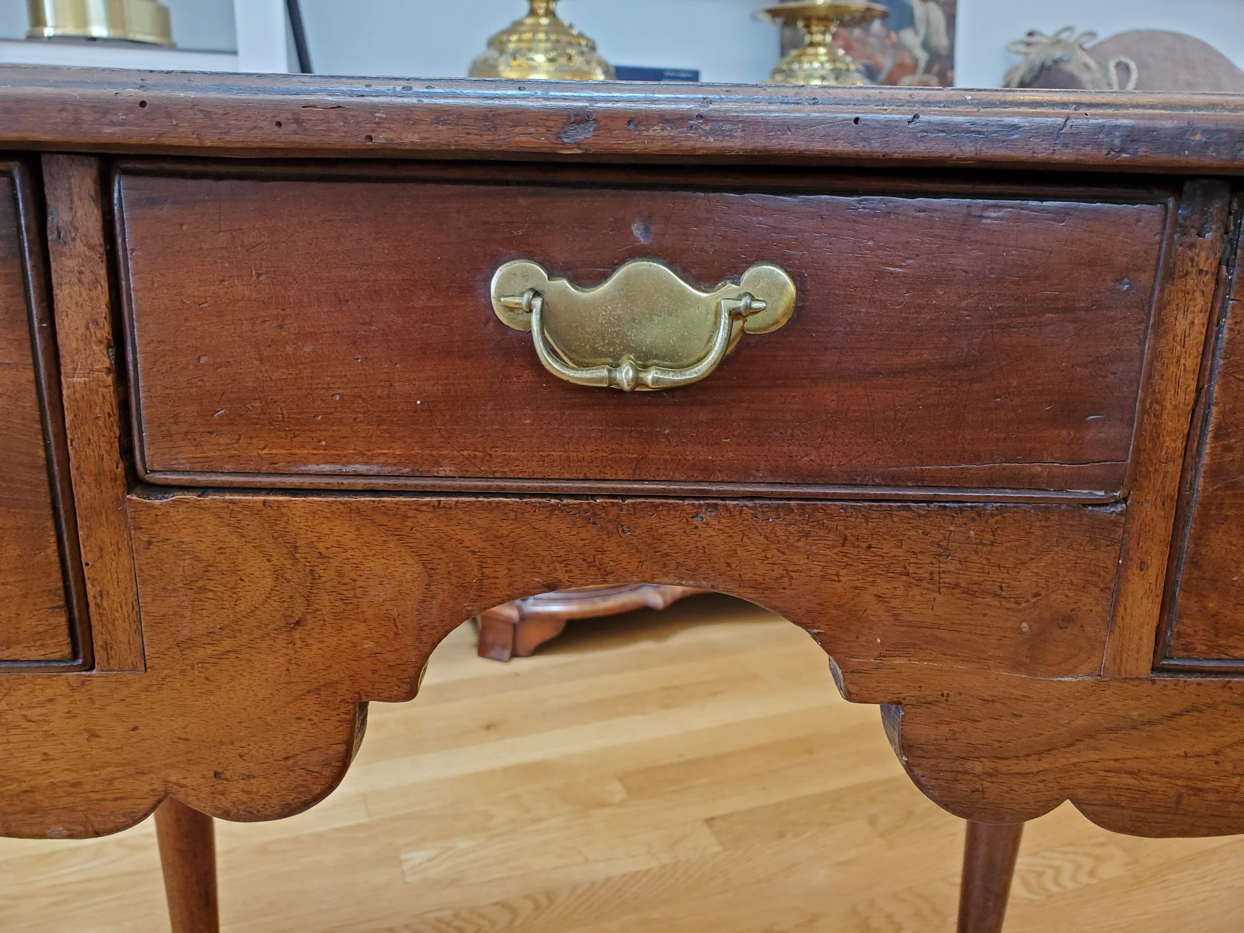 Early 18th Century Walnut Lowboy Table with Three Drawers and Cabriole Legs In Good Condition For Sale In Middleburg, VA