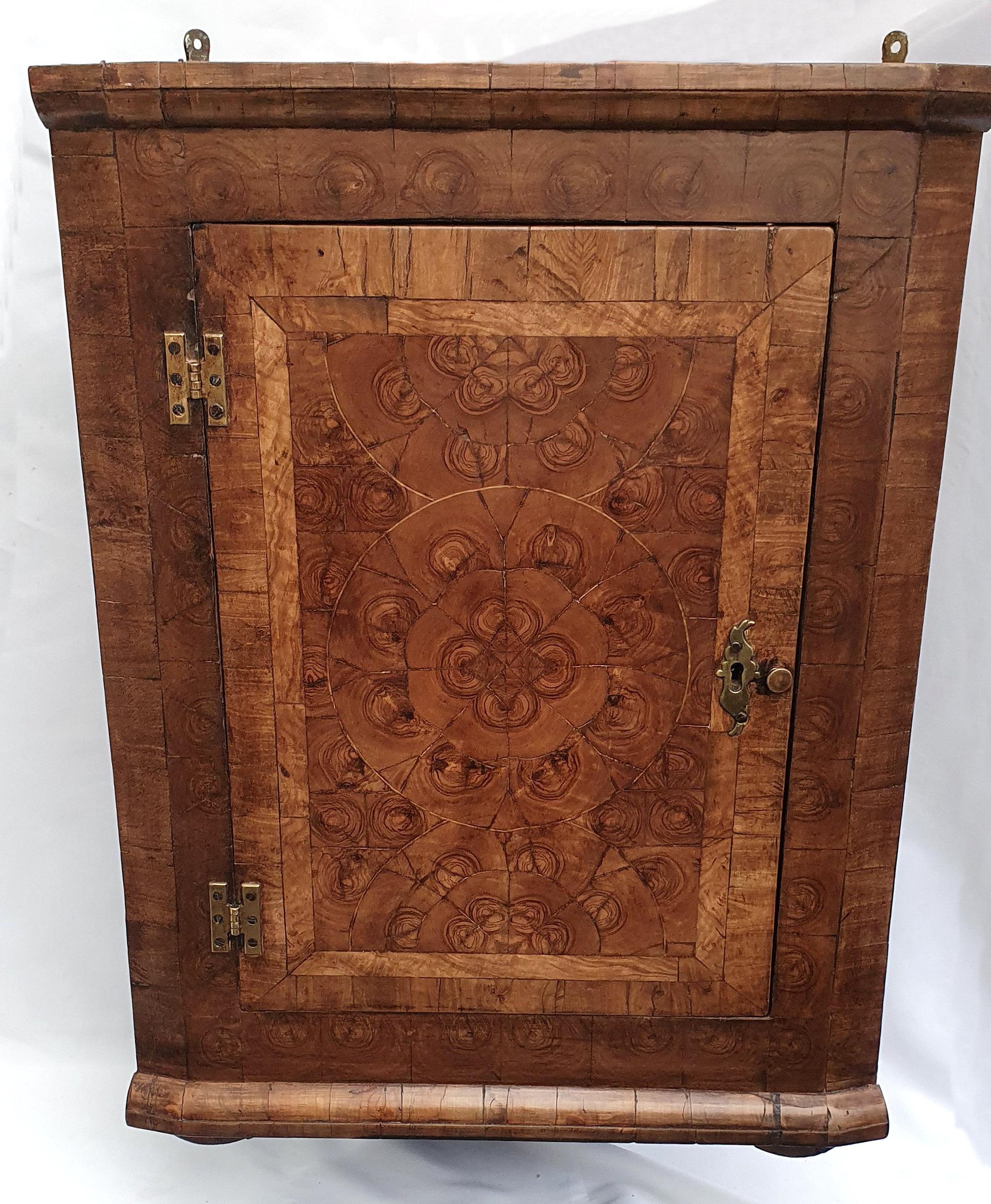 Early 18th Century Walnut Oyster Veneer Corner Cupboard For Sale 4