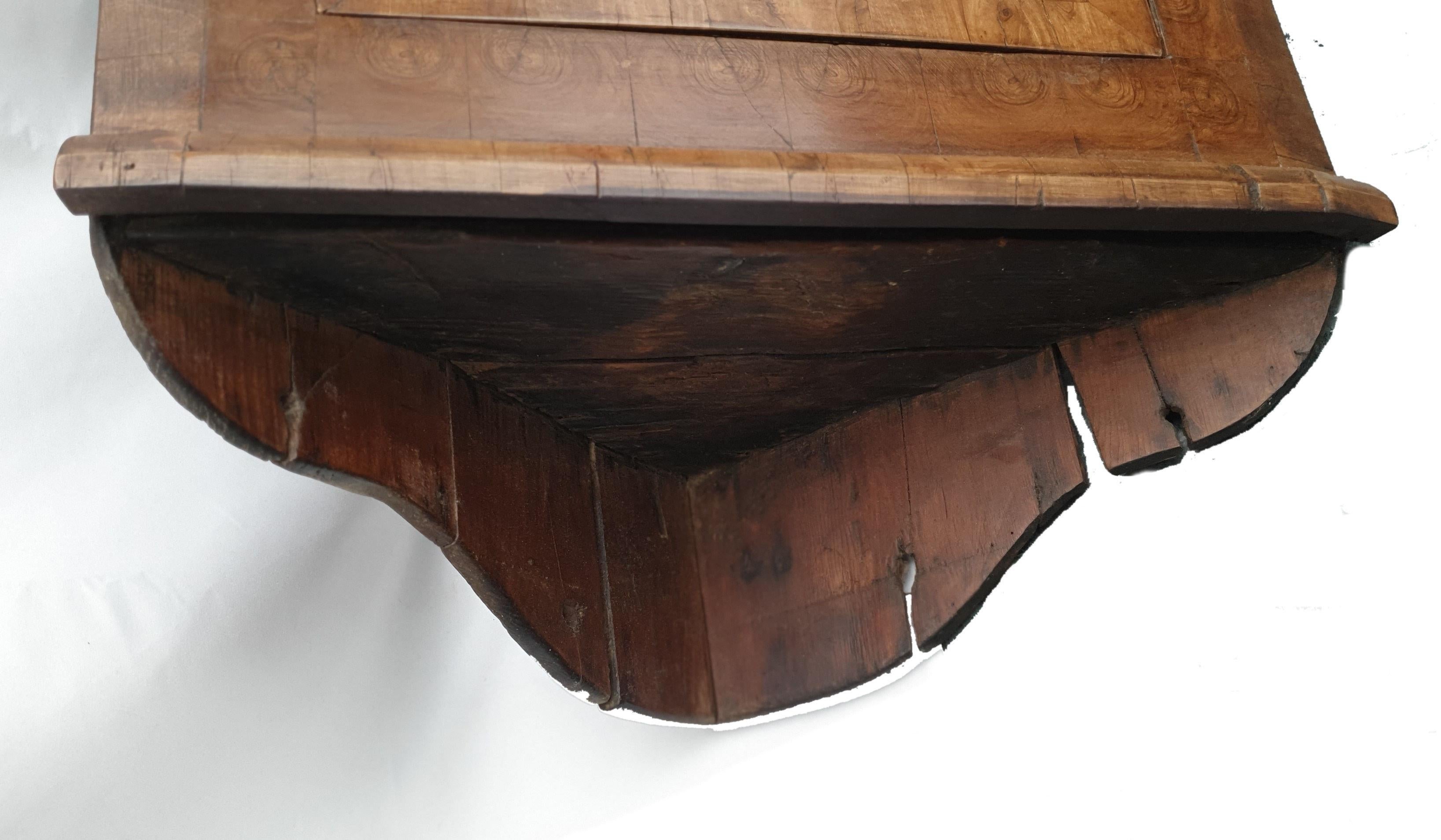 Early 18th Century Walnut Oyster Veneer Corner Cupboard For Sale 3