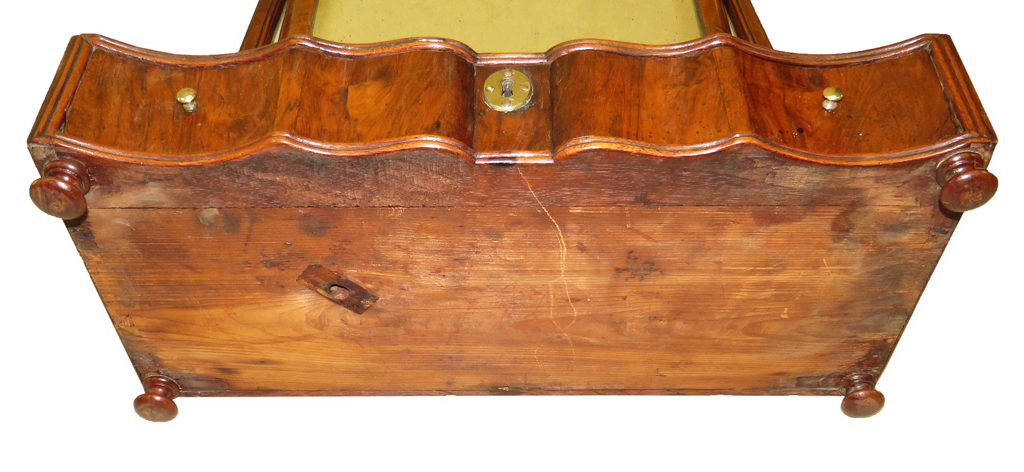 Early 18th Century Walnut Queen Anne Dressing Table Mirror 4