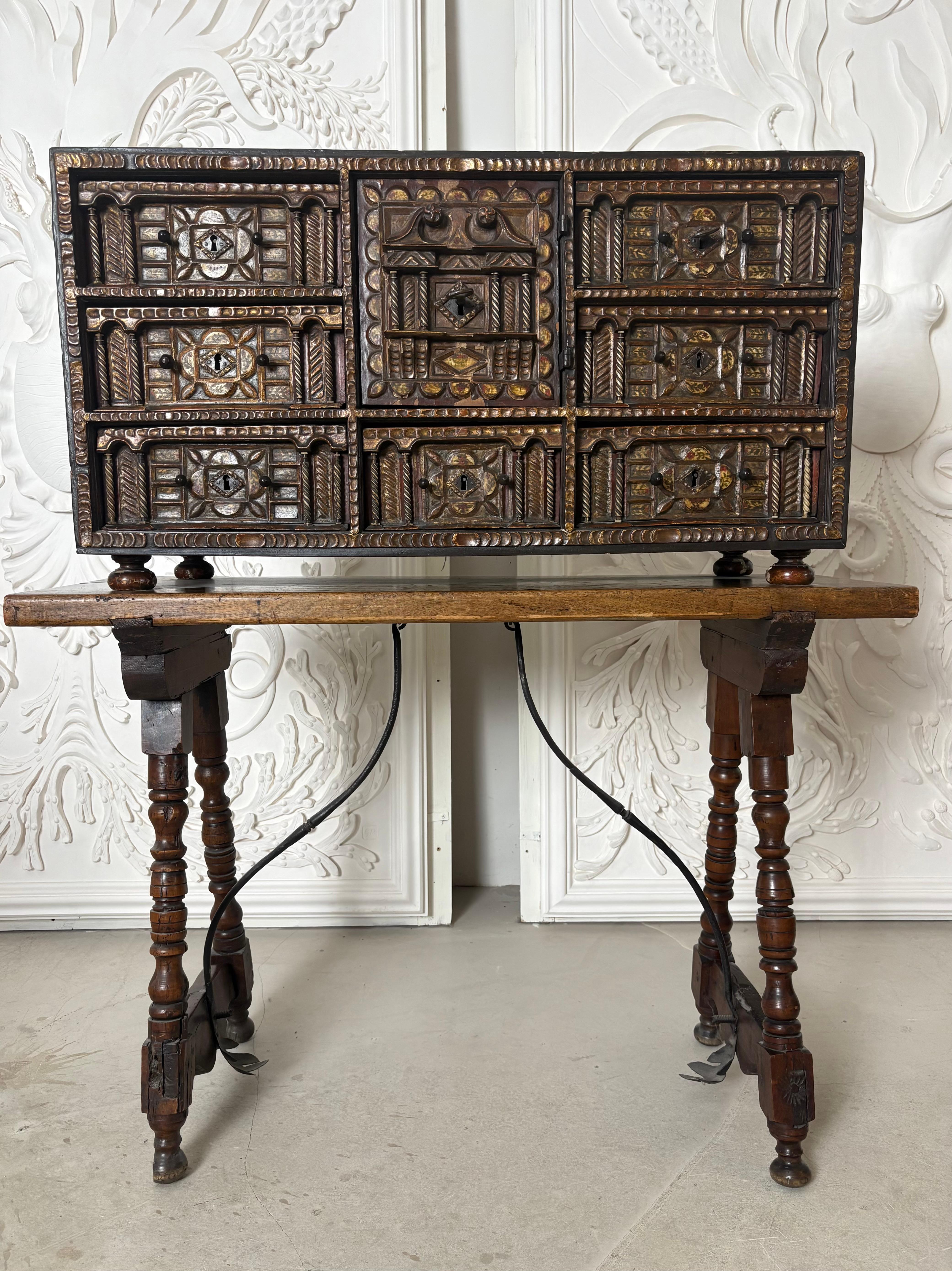 Early 18th Century Walnut Spanish Varguenog For Sale 9