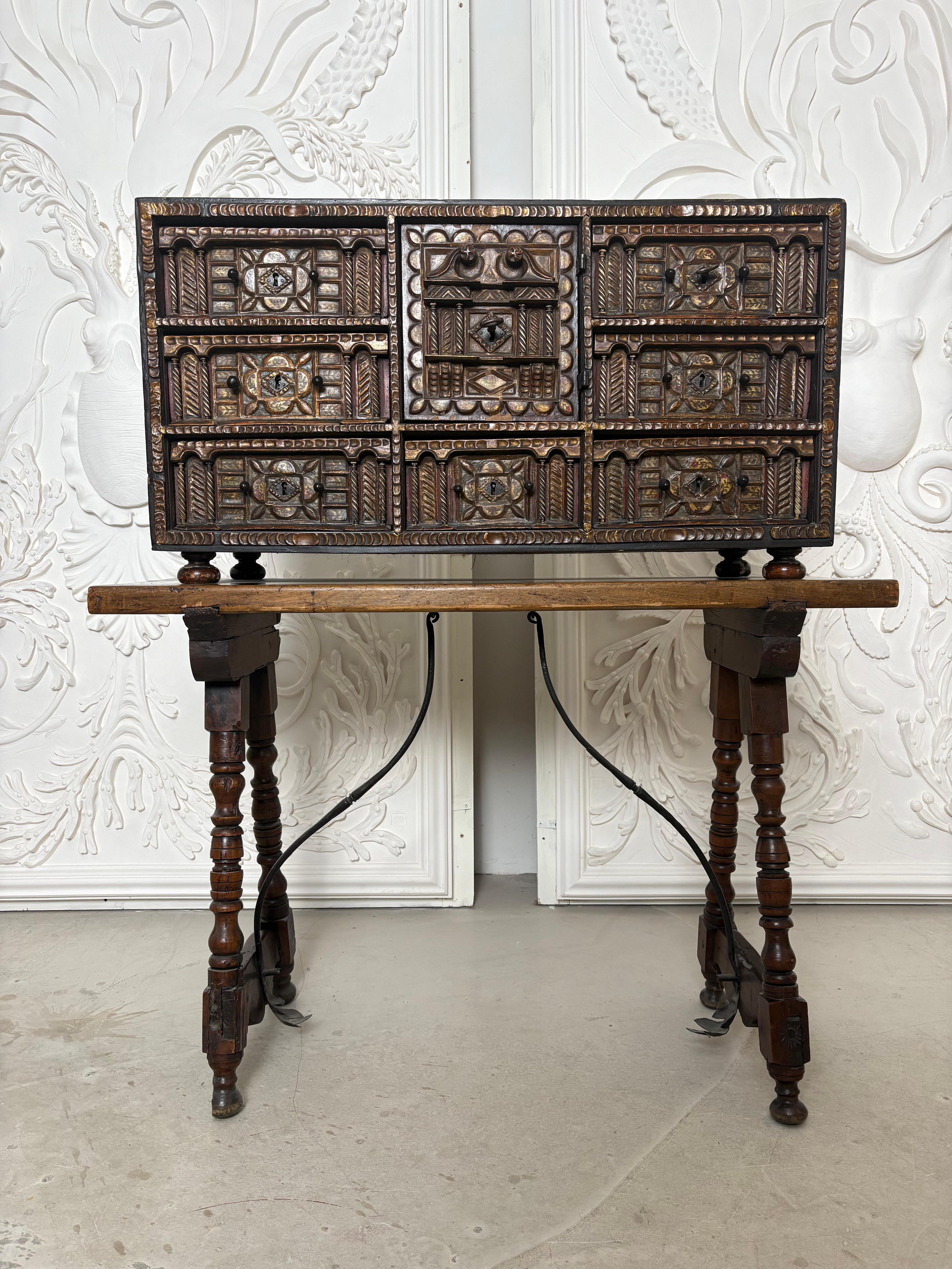 Early 18th Century Walnut Spanish Varguenog For Sale 10
