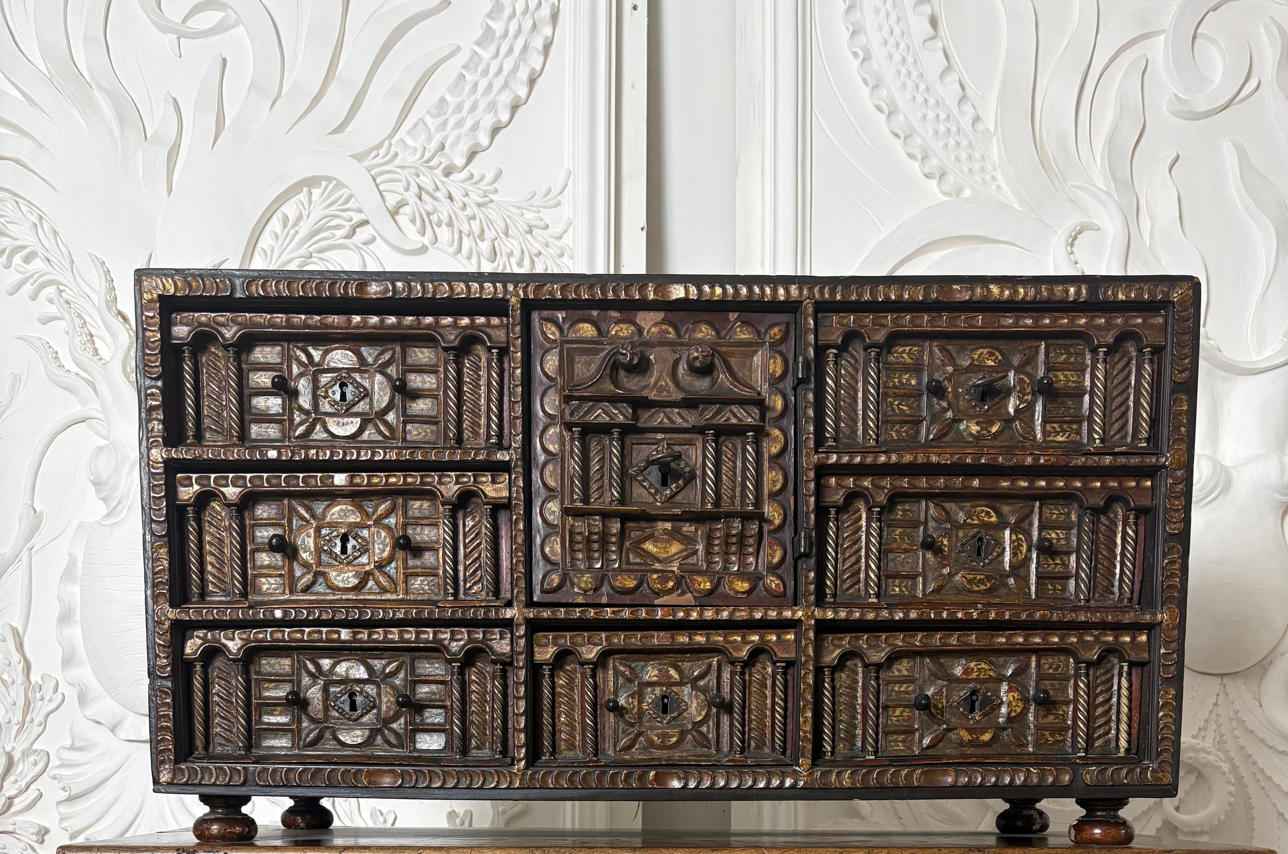 Early 18th Century Walnut Spanish Varguenog For Sale 4