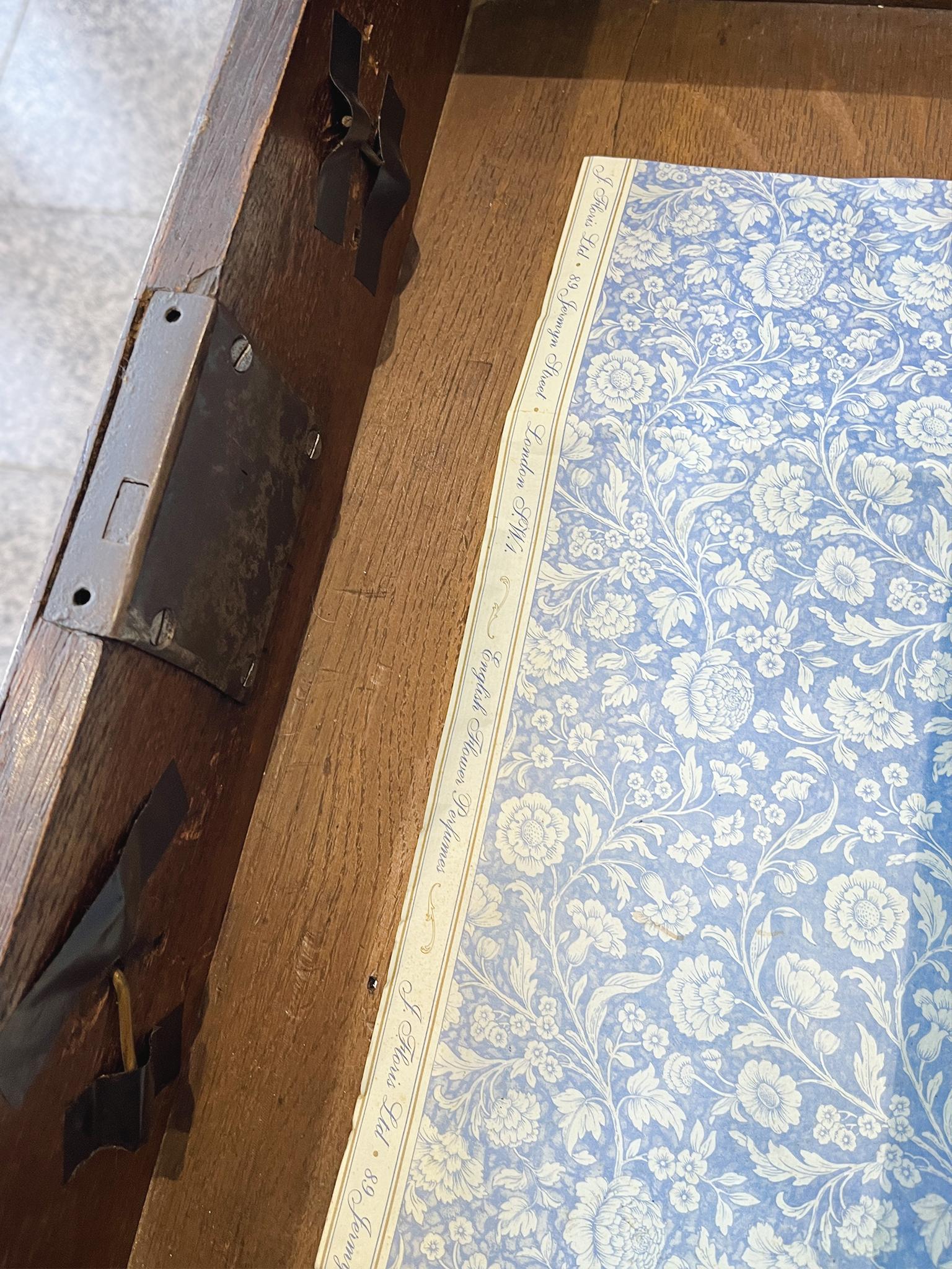 Commode en noyer et olivier du début du 18e siècle William & Mary en vente 6