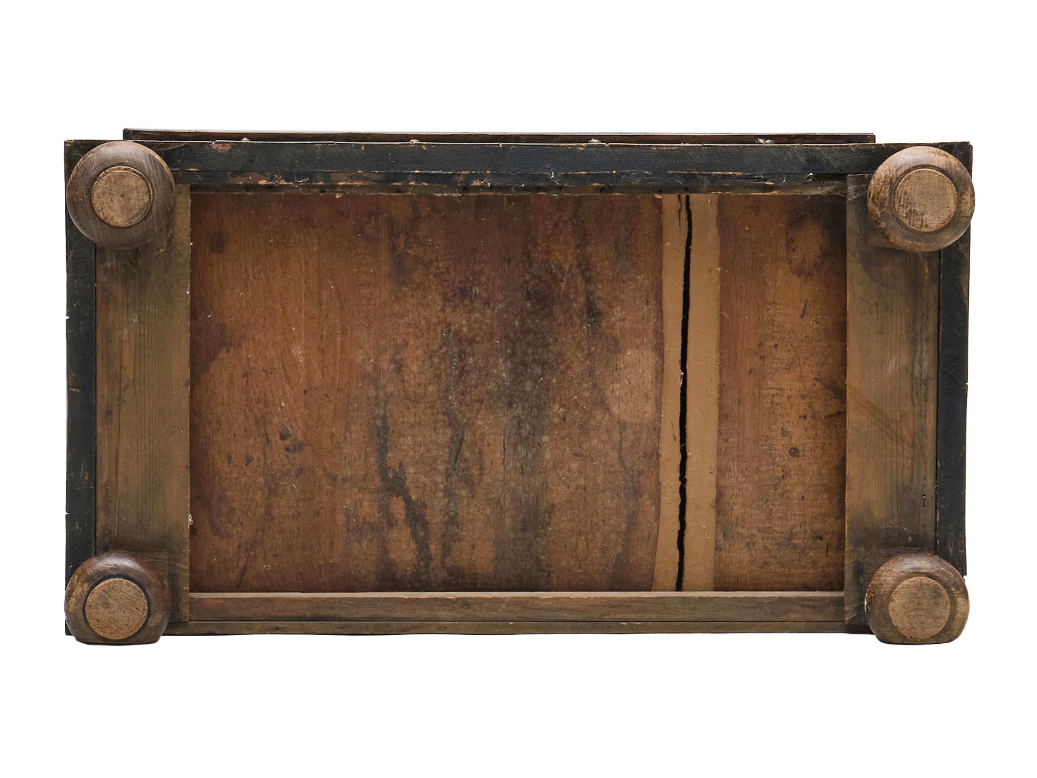 Commode en noyer et olivier du début du 18e siècle William & Mary en vente 1