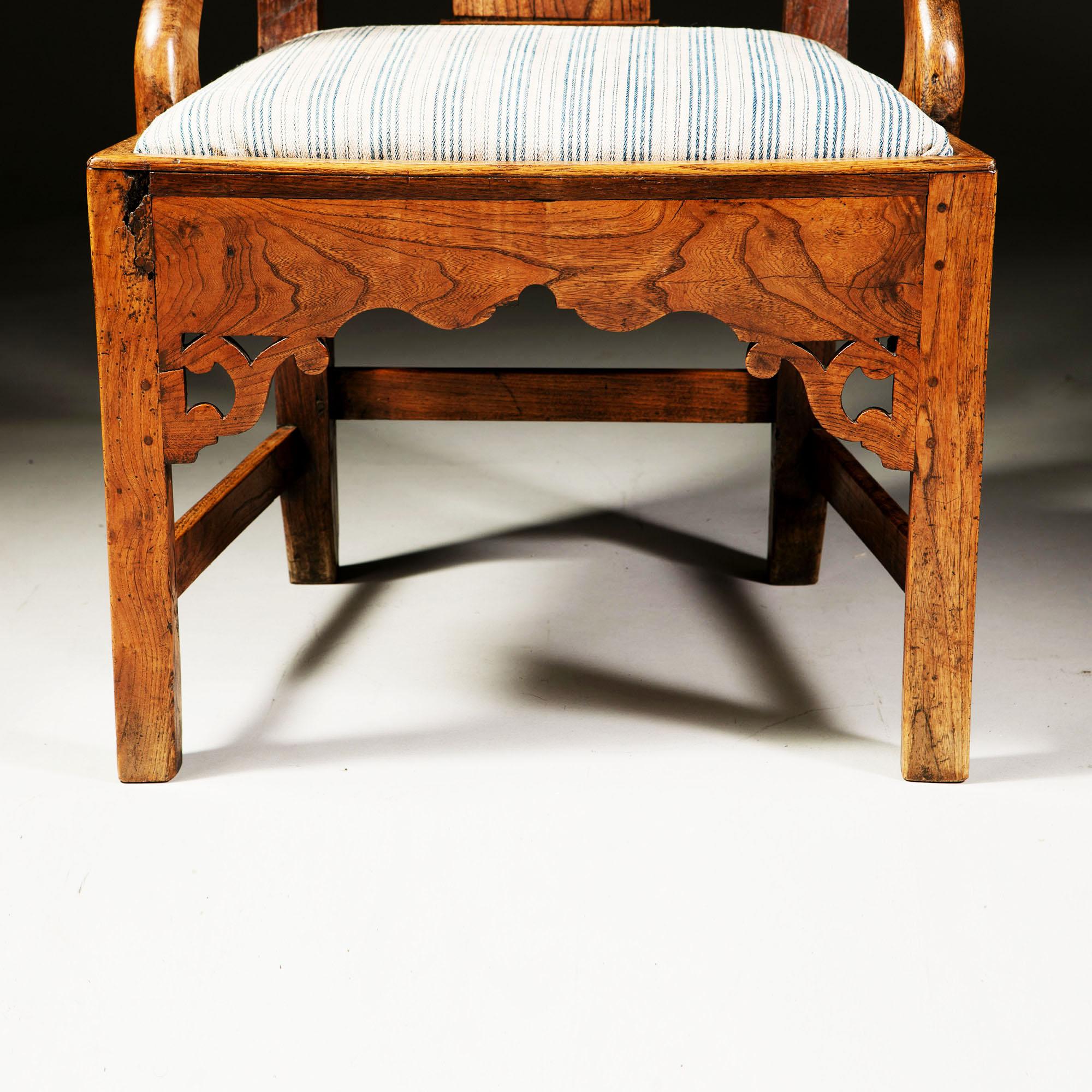 Early 18th Century Yew Wood Windsor Armchair For Sale 2