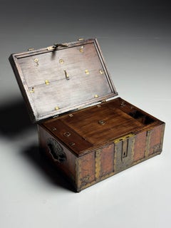 Early 18th - late 17th-century chest / strongbox
