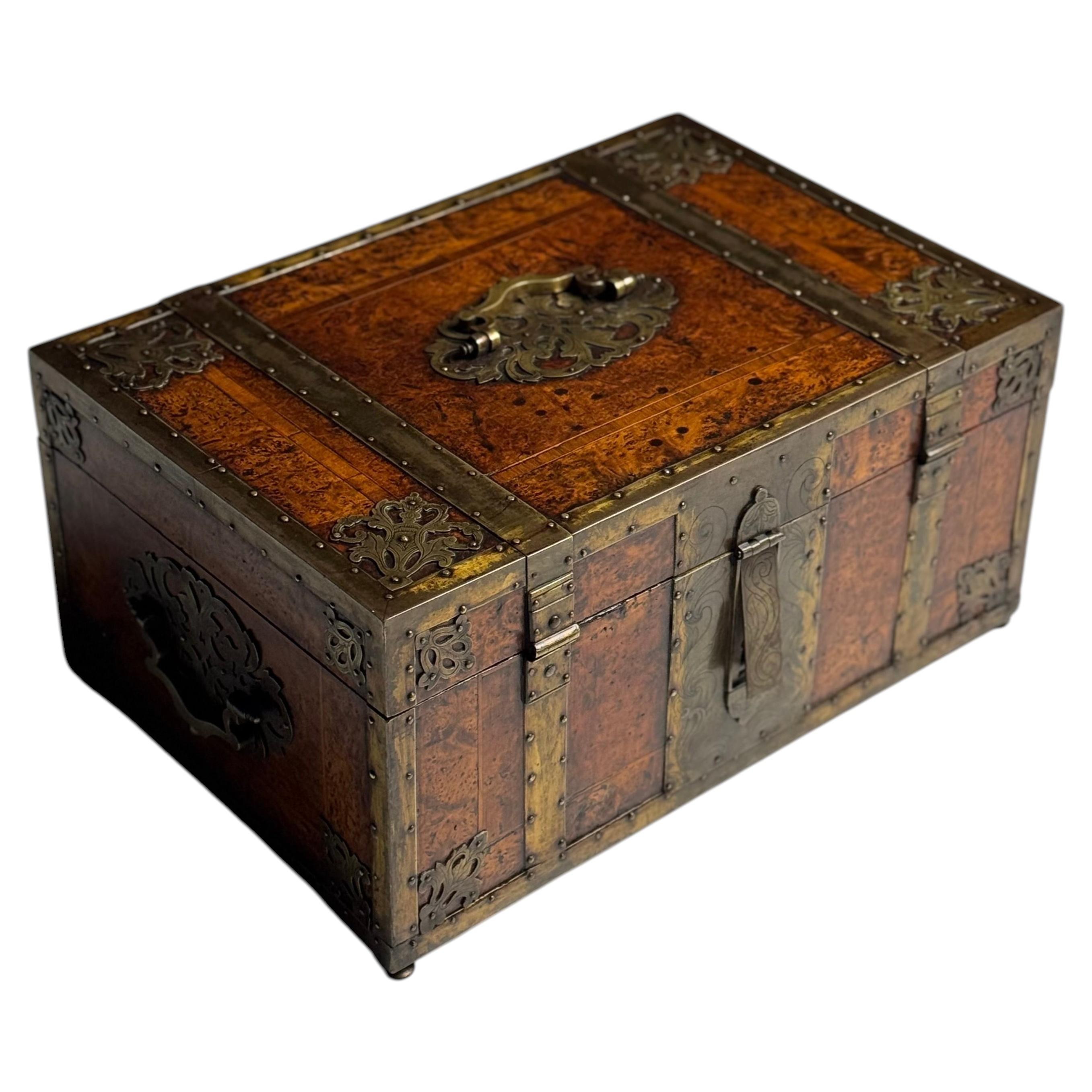 Early 18th - late 17th-century chest / strongbox