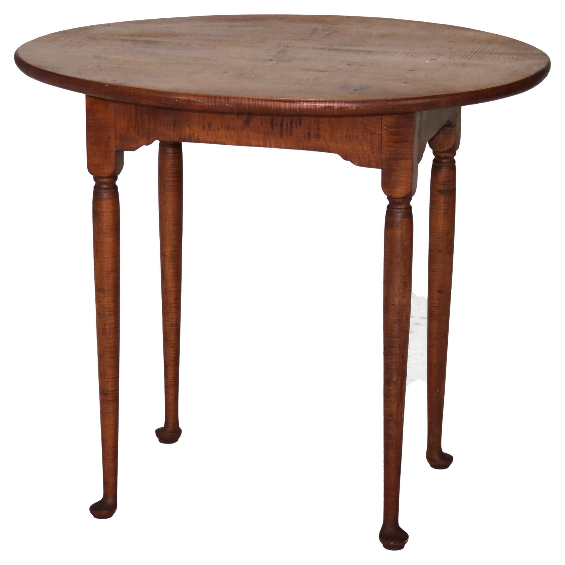 Début du 18e siècle - Stand de service en érable tigré de la Queen Anne C1770
